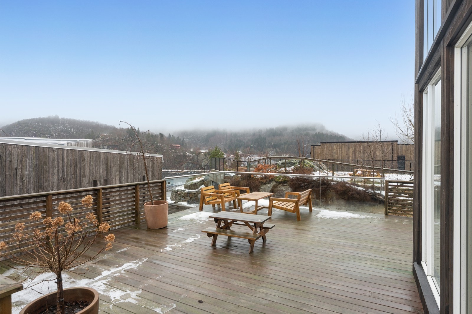 Utsiktsglimt mot sjøen Galleribilde