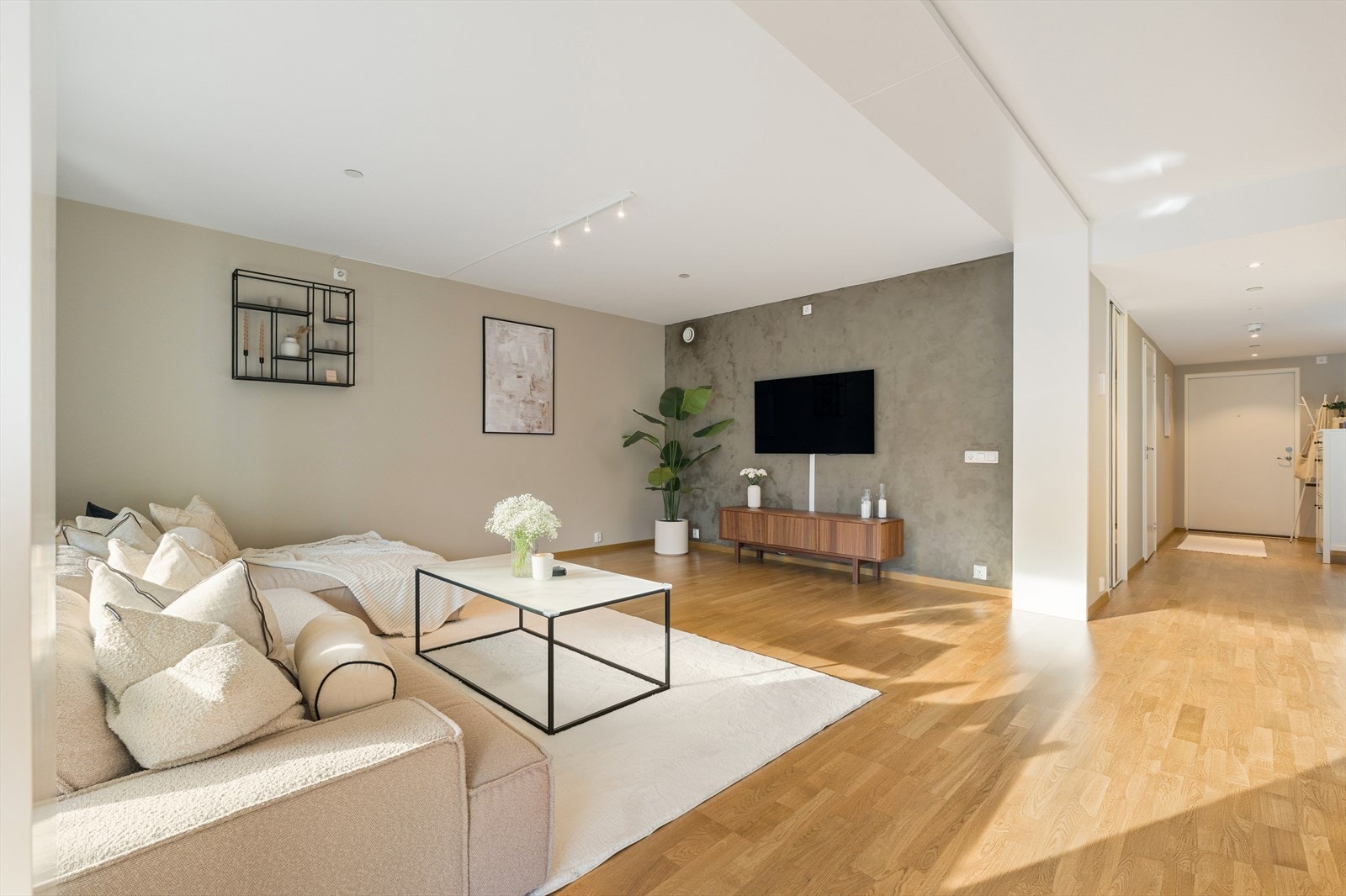 Sameiet har elektroniske fellesavtaler gjennom Telia inkludert i sine felleskostnader som gir alle beboere tilgang til moderne og stabile løsninger for blant annet internett. Galleribilde