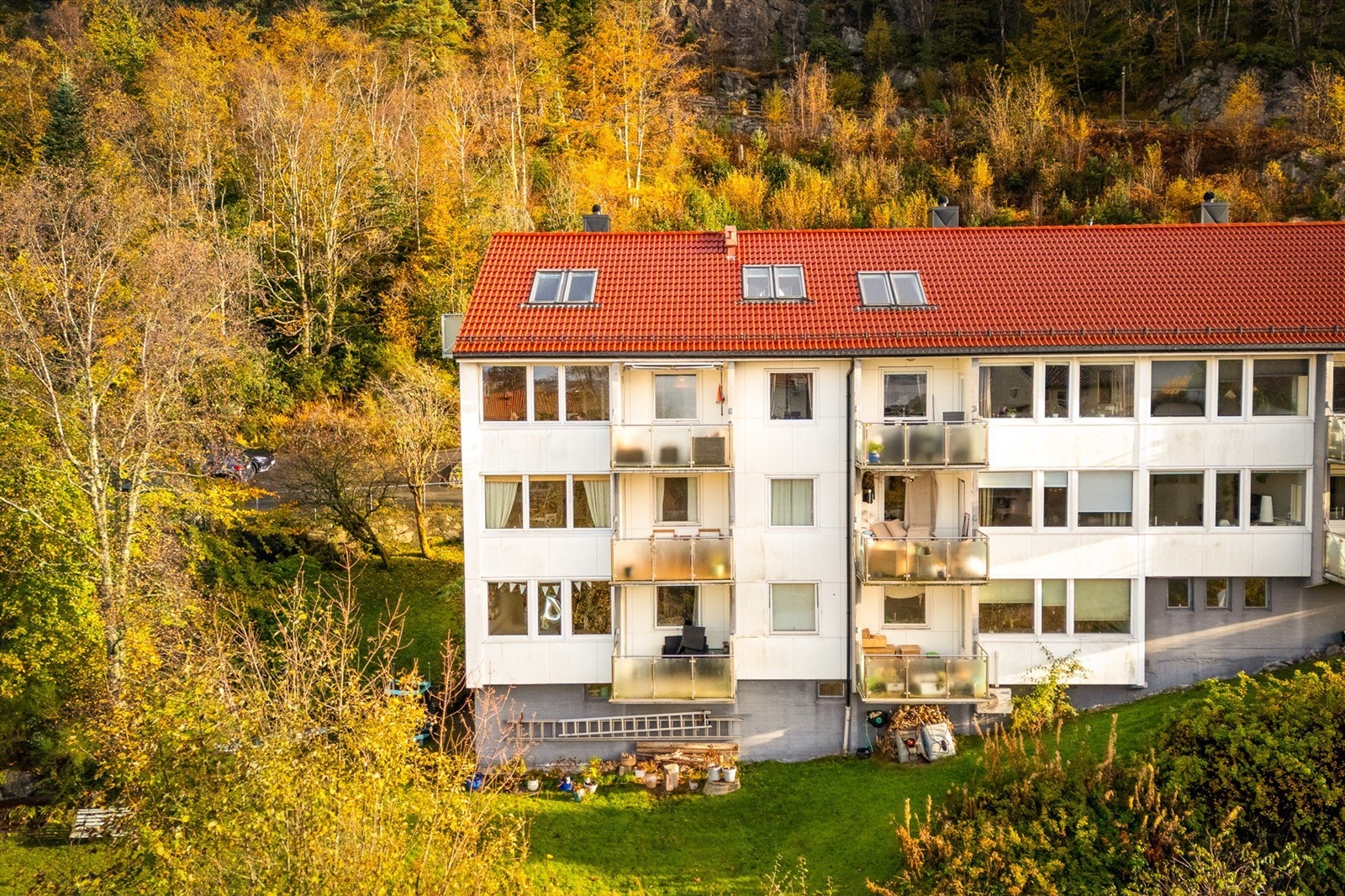 Leiligheten ligger på enden i byggets 3. etasje. Galleribilde