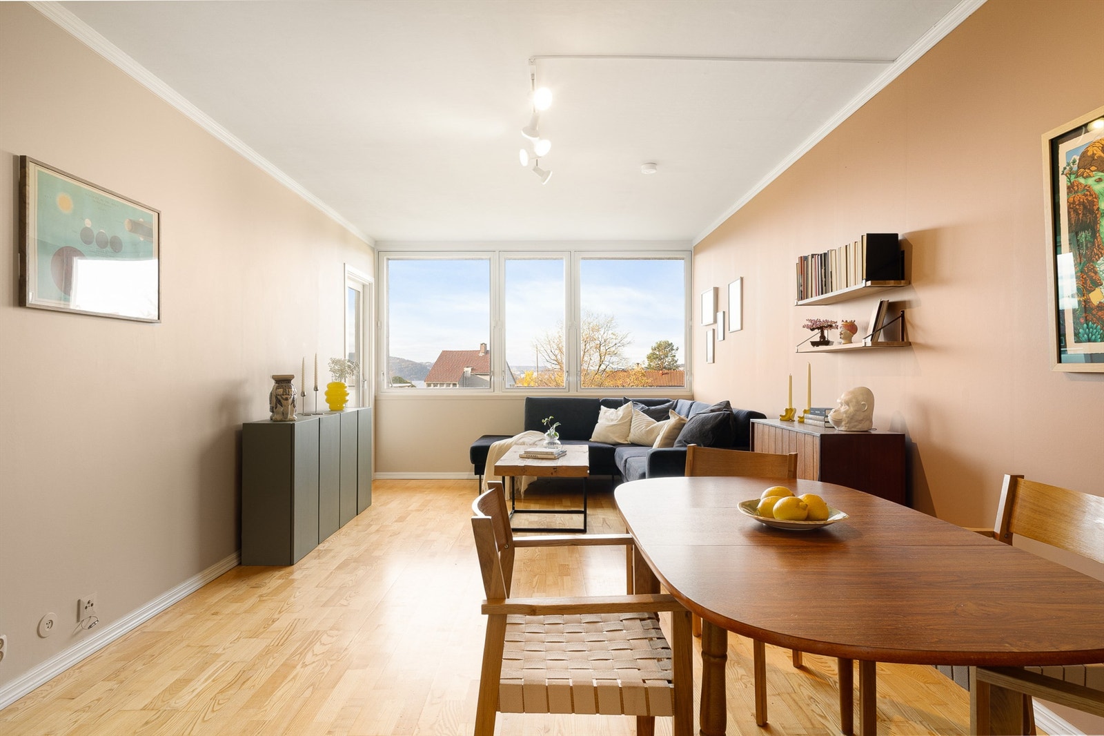 Vinduene sørger for rikelig med naturlig lysinnslipp. Galleribilde