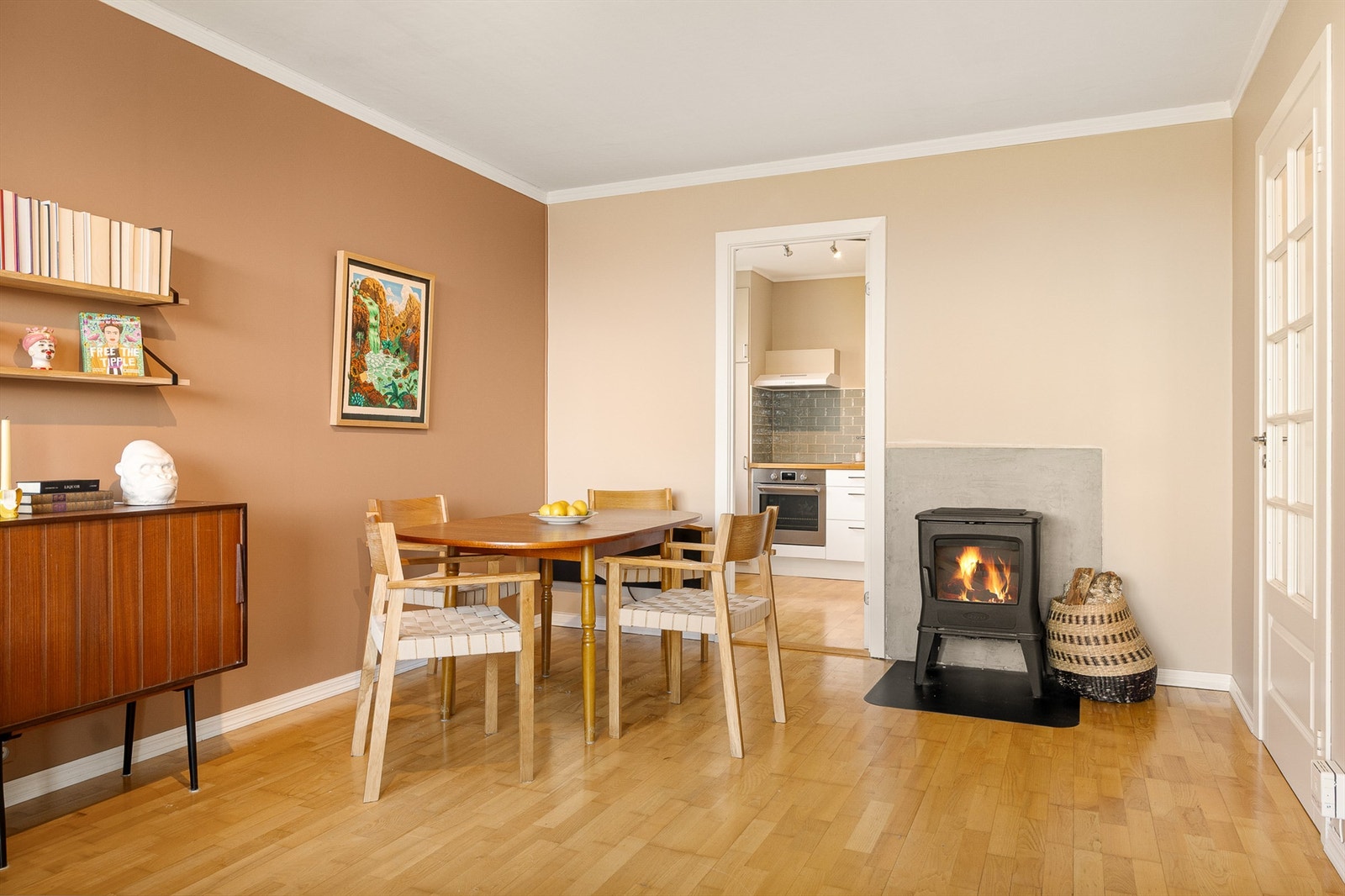 Separat kjøkken tilknyttet stuen. Galleribilde