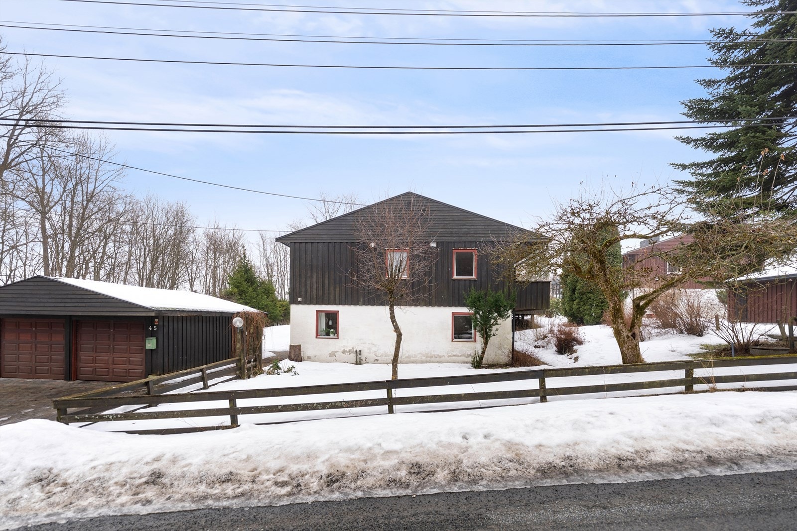 Stor tomt på 1193 kvm. Fine hagearealer Galleribilde