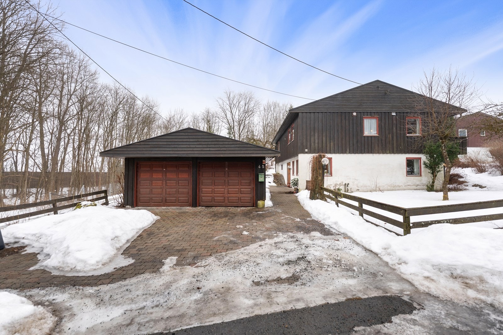 Parkering i frittstående dobbelgarasje på 35 kvm. Galleribilde