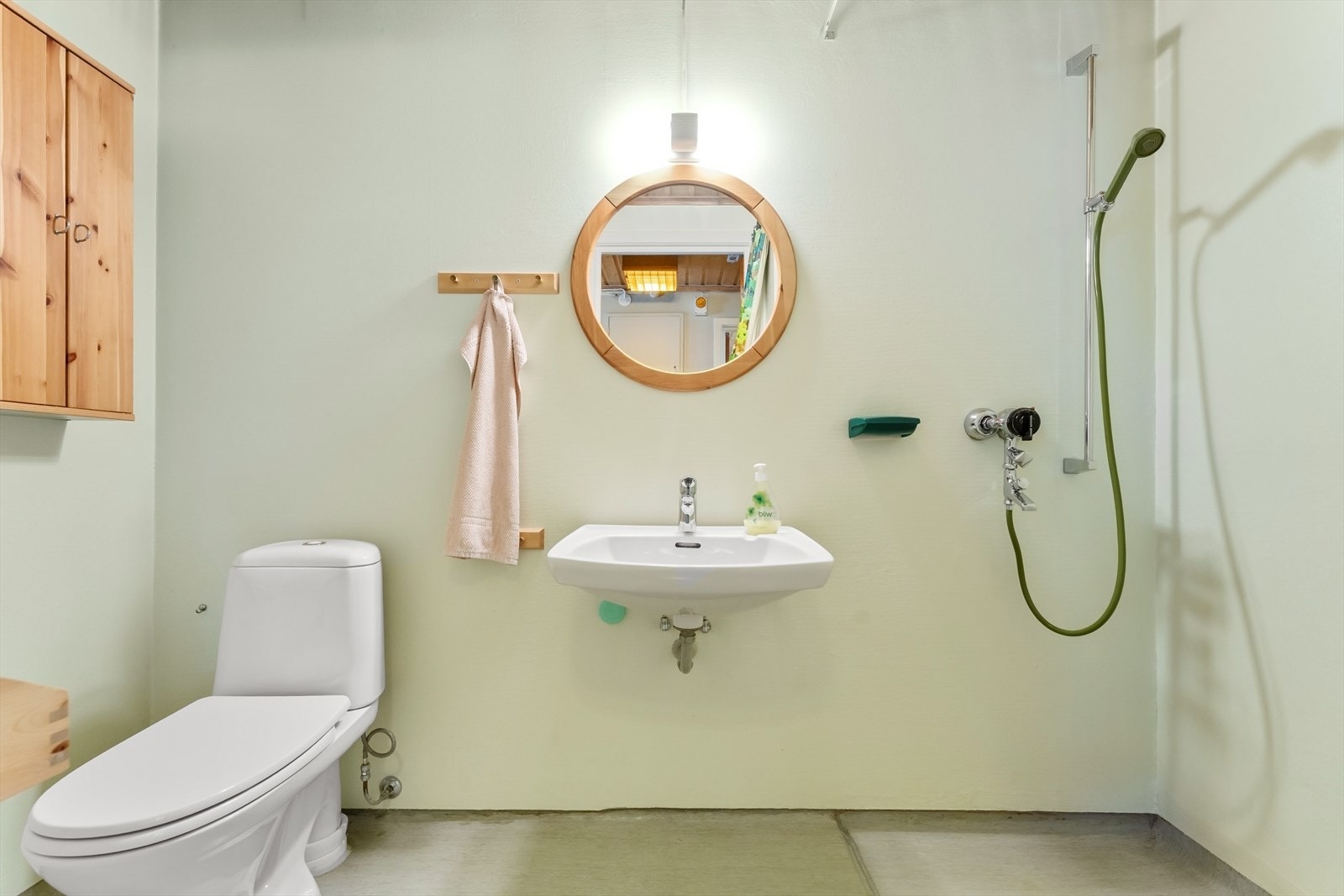 Bad i underetasjen fra byggeår. Galleribilde