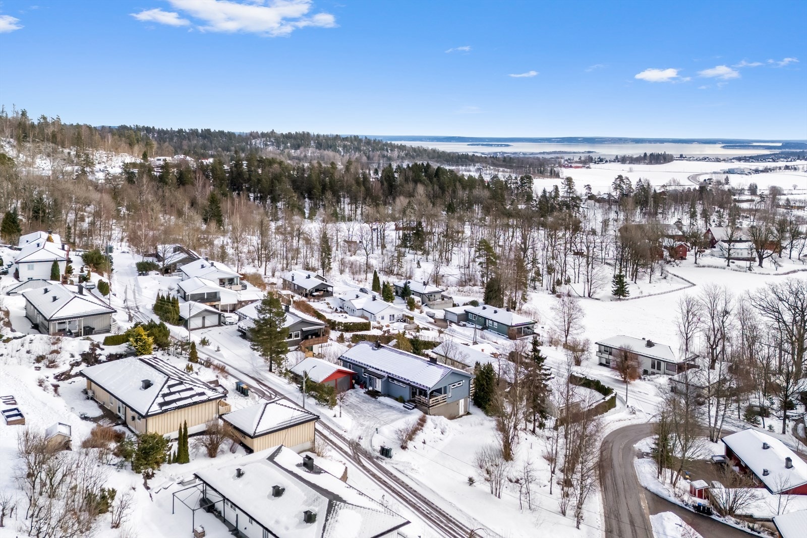 Her bor du nær fine markaområder, og likevel med kort vei til Gullhaug med skole, barnehage og butikk. Galleribilde