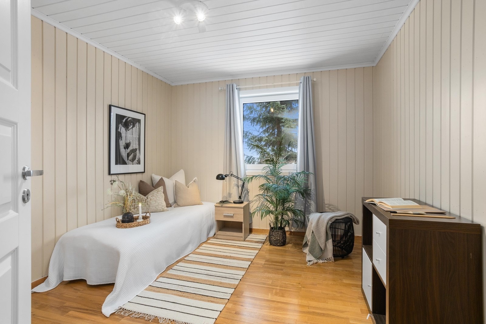 Innredet rom benyttet som soverom. Rommet er ikke godkjent for varig opphold. Galleribilde