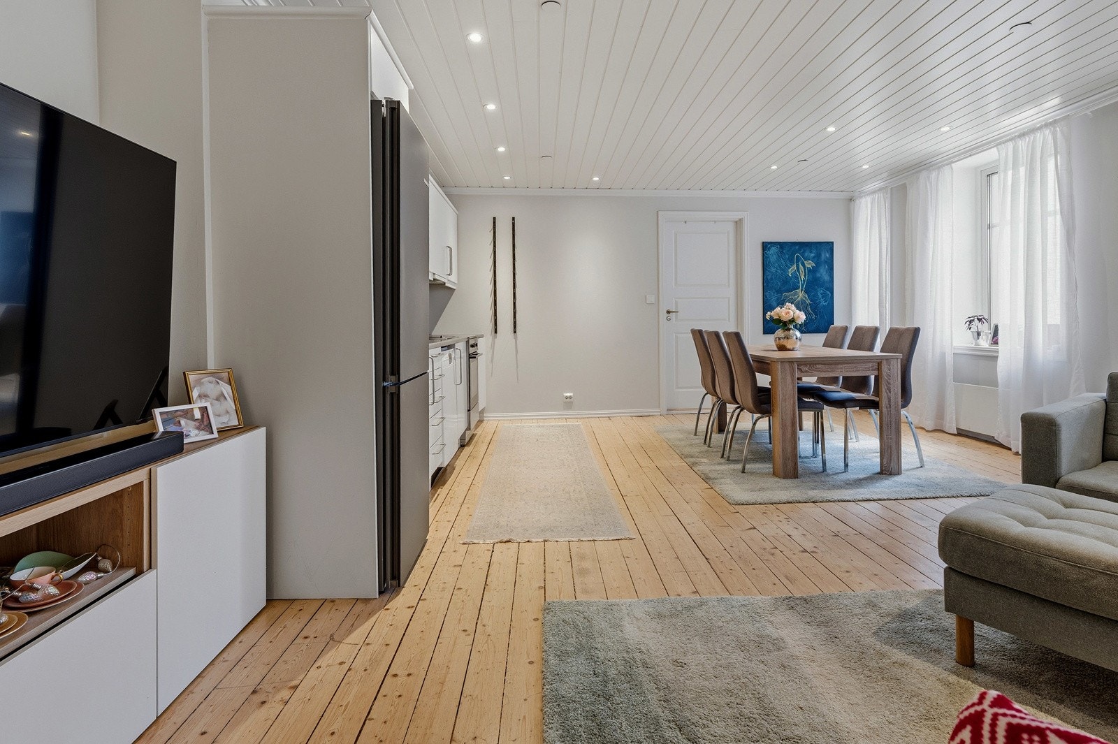 Fra gangen mot stuen og kjøkkenet Galleribilde