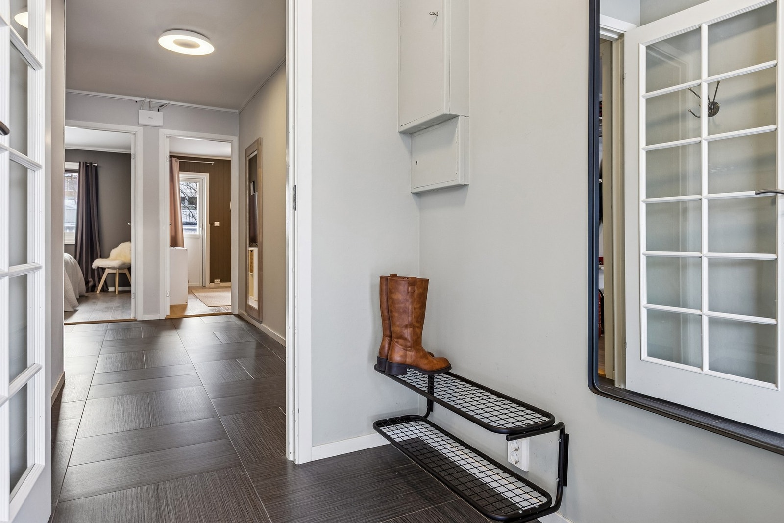 Entré/vindfang med adkomst til hall. Galleribilde