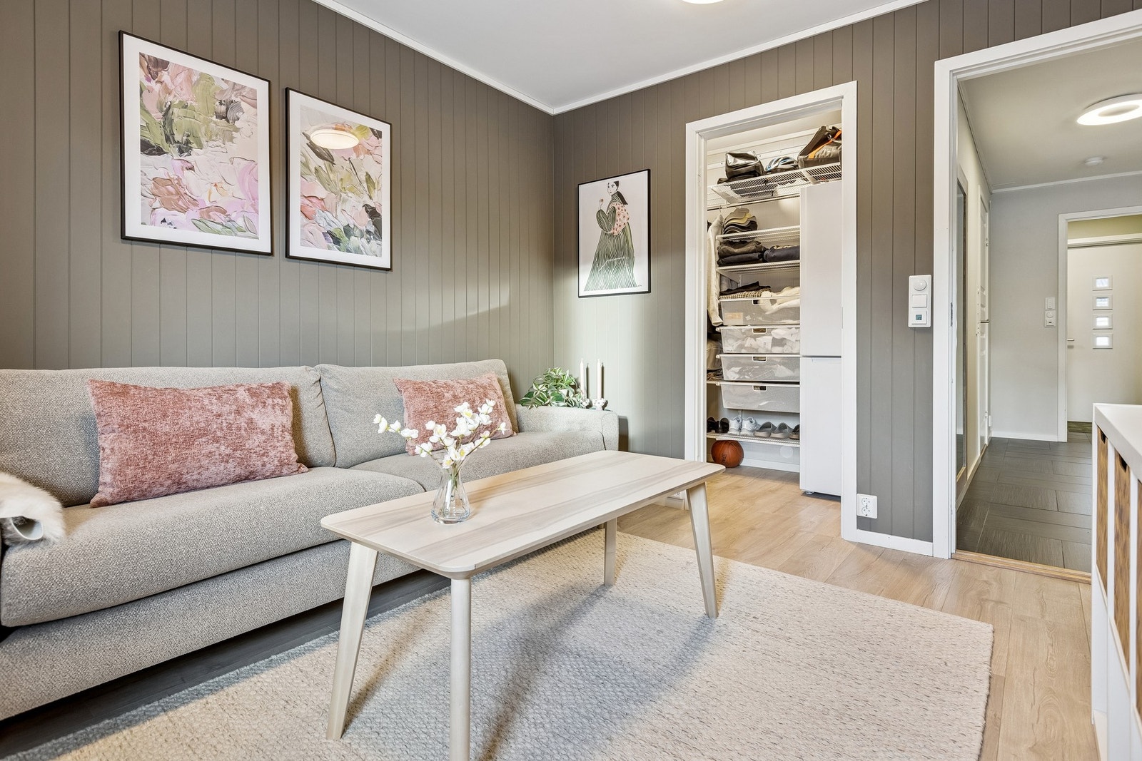 Rommet har adkomst til bod. Galleribilde