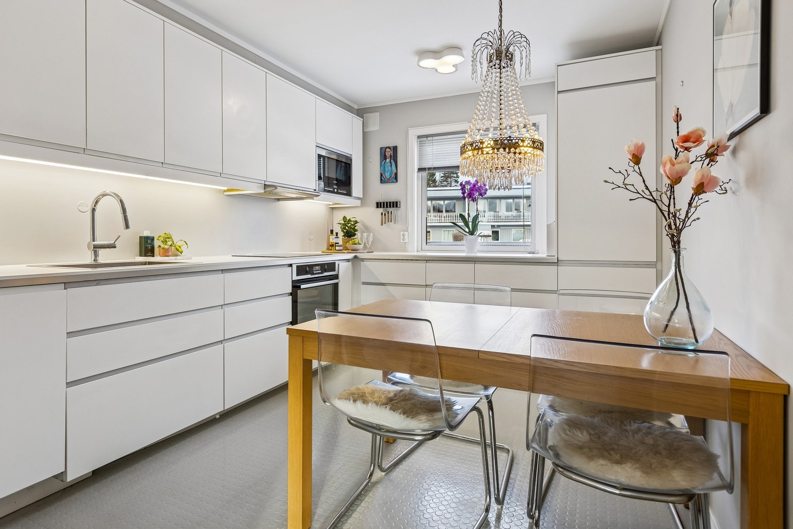 Moderne kjøkken fra ca 2014. Galleribilde