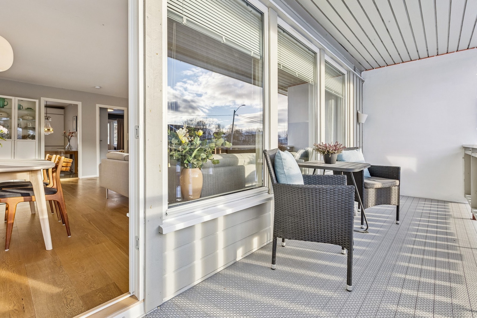 En av boligens uteplasser i tilknytning stue. Galleribilde