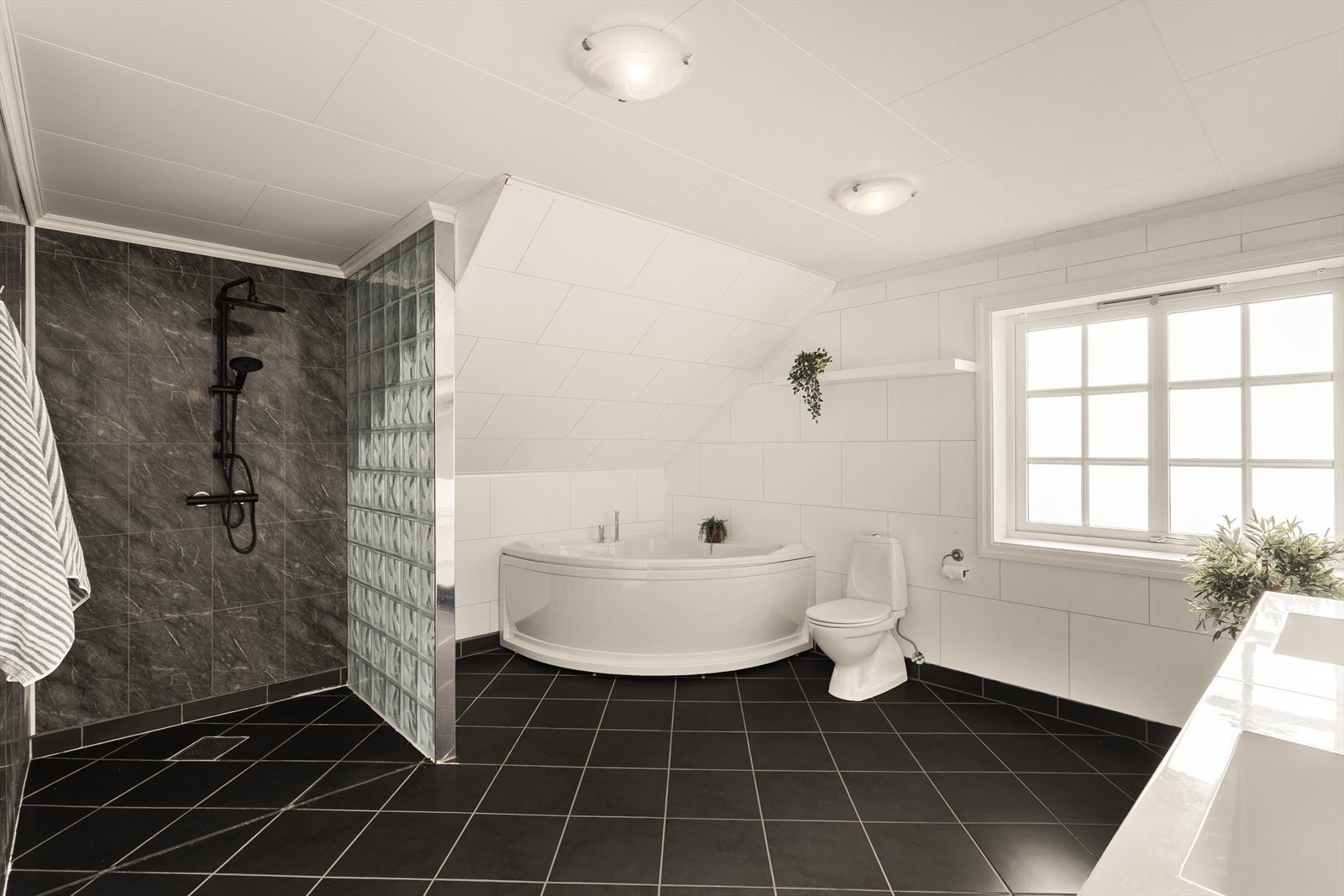 Romslig bad fra ca 2010 Galleribilde