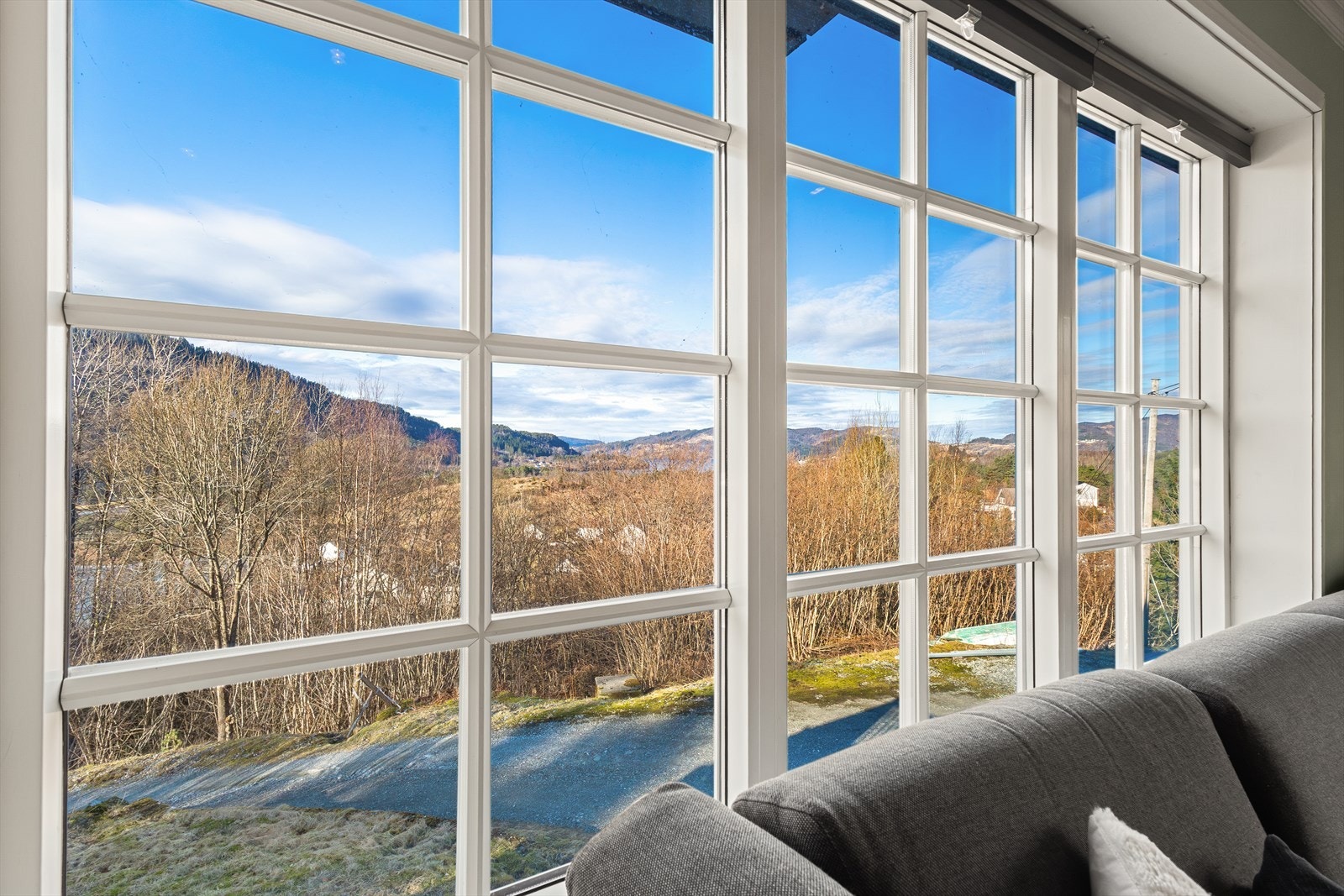 Fra stuen kan man nyte den vakre utsikten Galleribilde