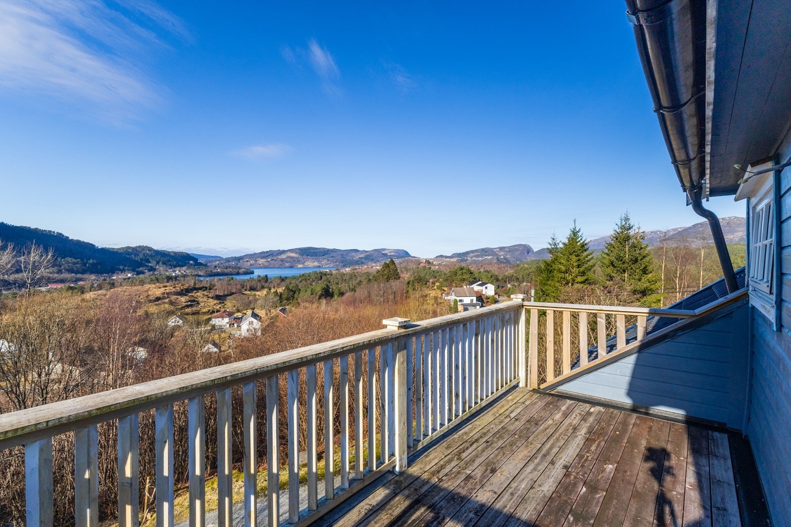 En innholdsrik og usjenert eiendom i naturskjønne omgivelser! Galleribilde