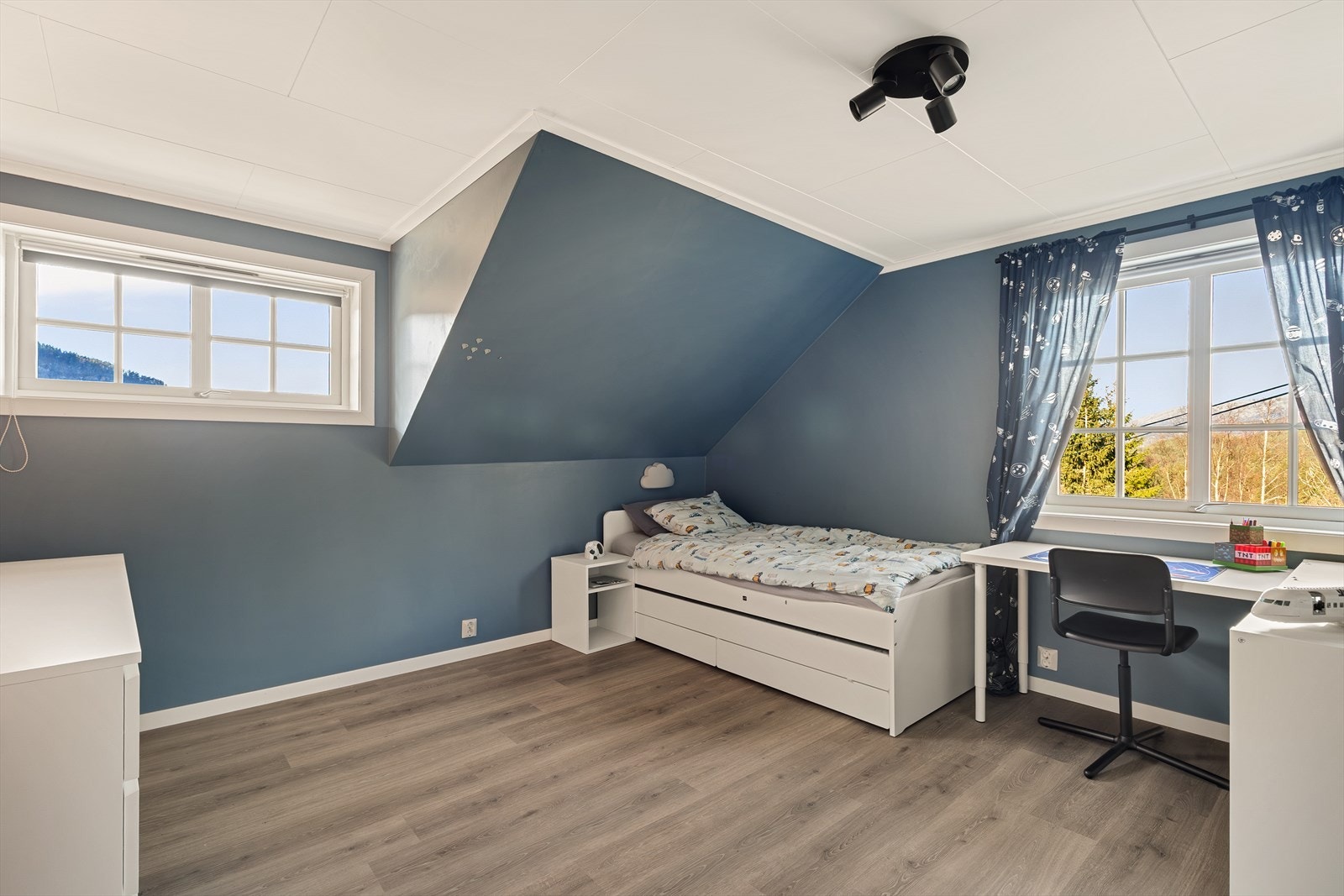 Soverommene er malt i stilige fargetoner Galleribilde