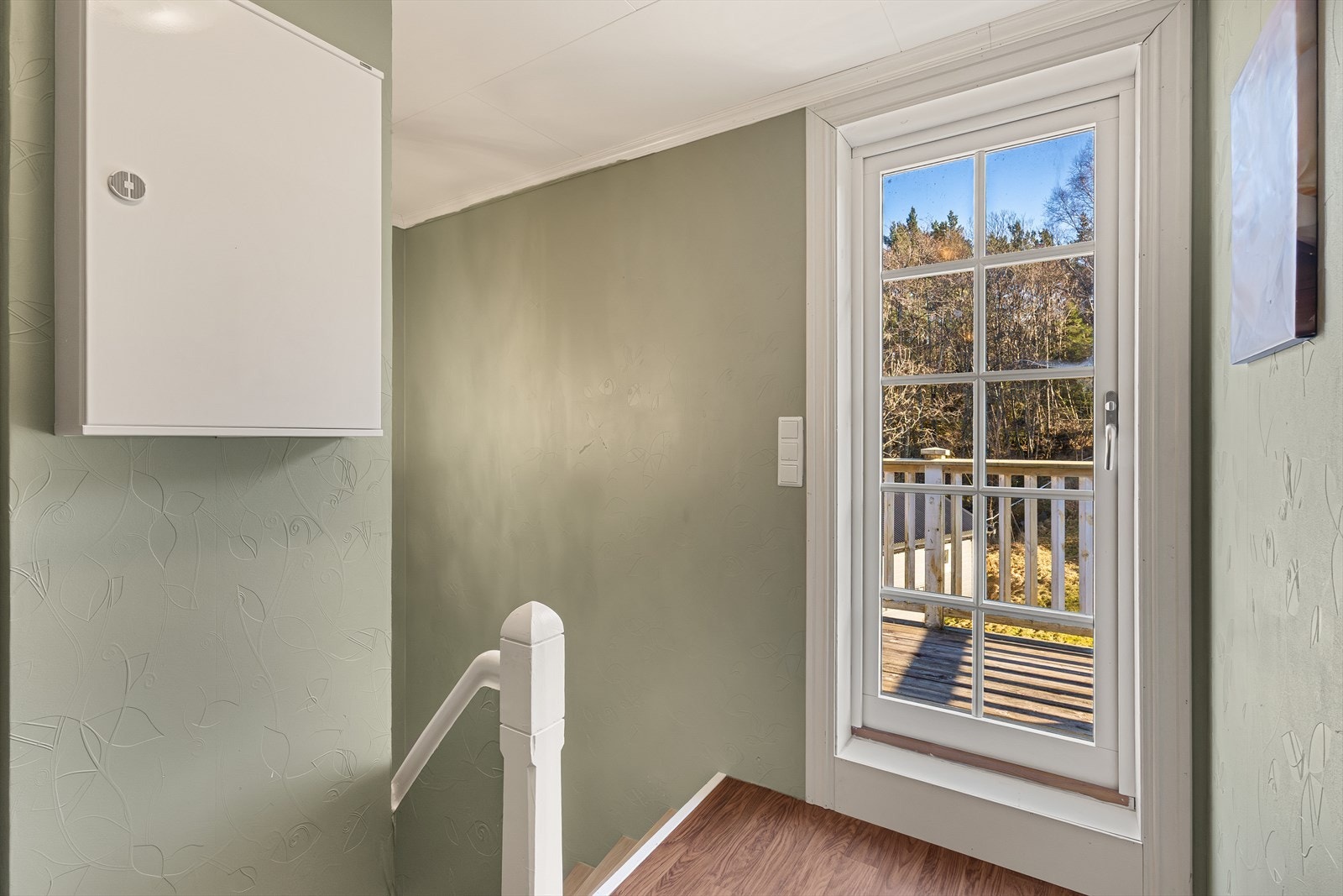 Utgang til balkong på begge sider av boligen Galleribilde