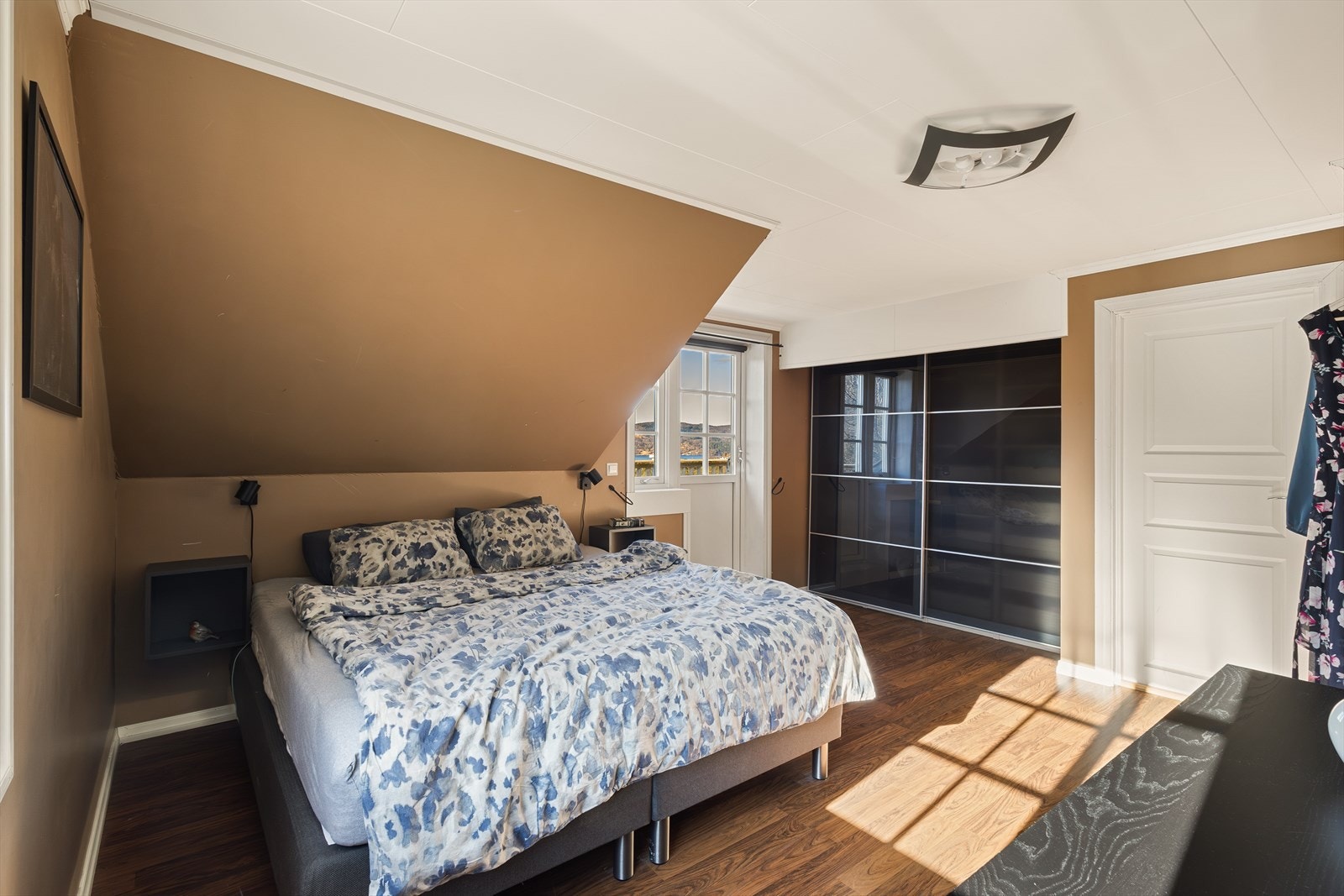 Fra hovedsoverommet er det utgang til en flott balkong Galleribilde