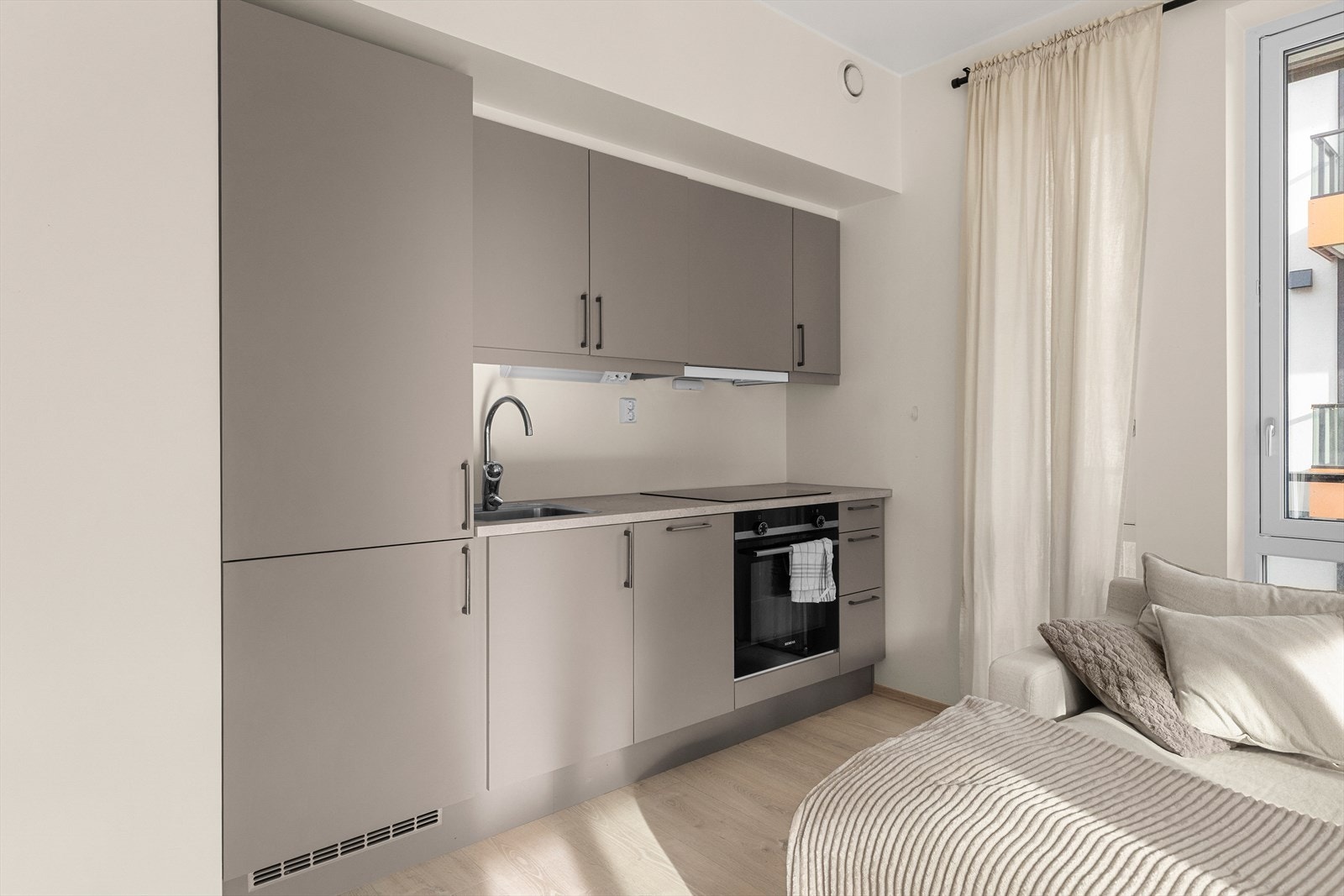 Kjøkkenet er levert av HTH og har integrerte hvitevarer fra Siemens Galleribilde