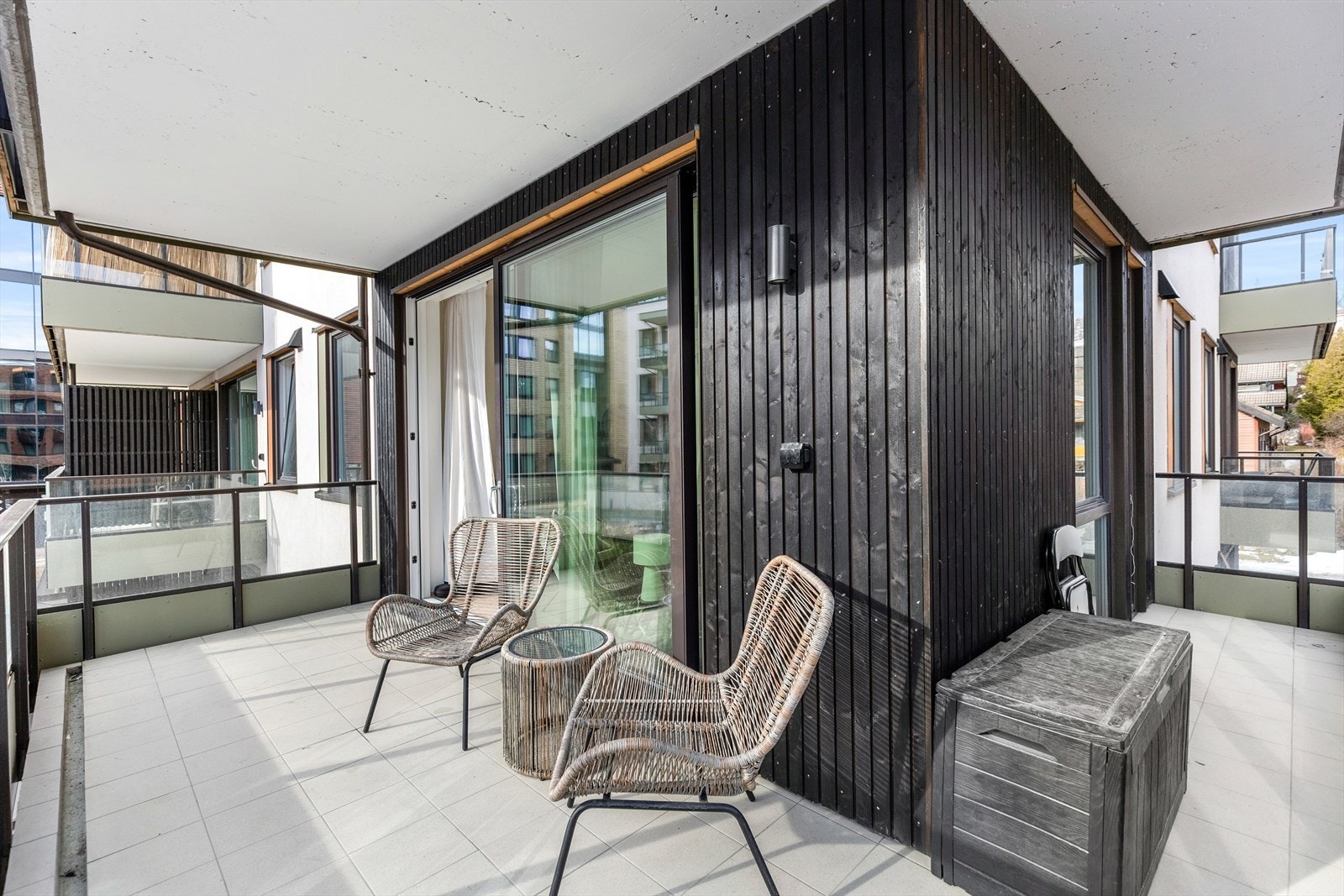 Den 15 kvm store verandaen gir deg en sjenerøs uteplass med mange innredningsmuligheter Galleribilde