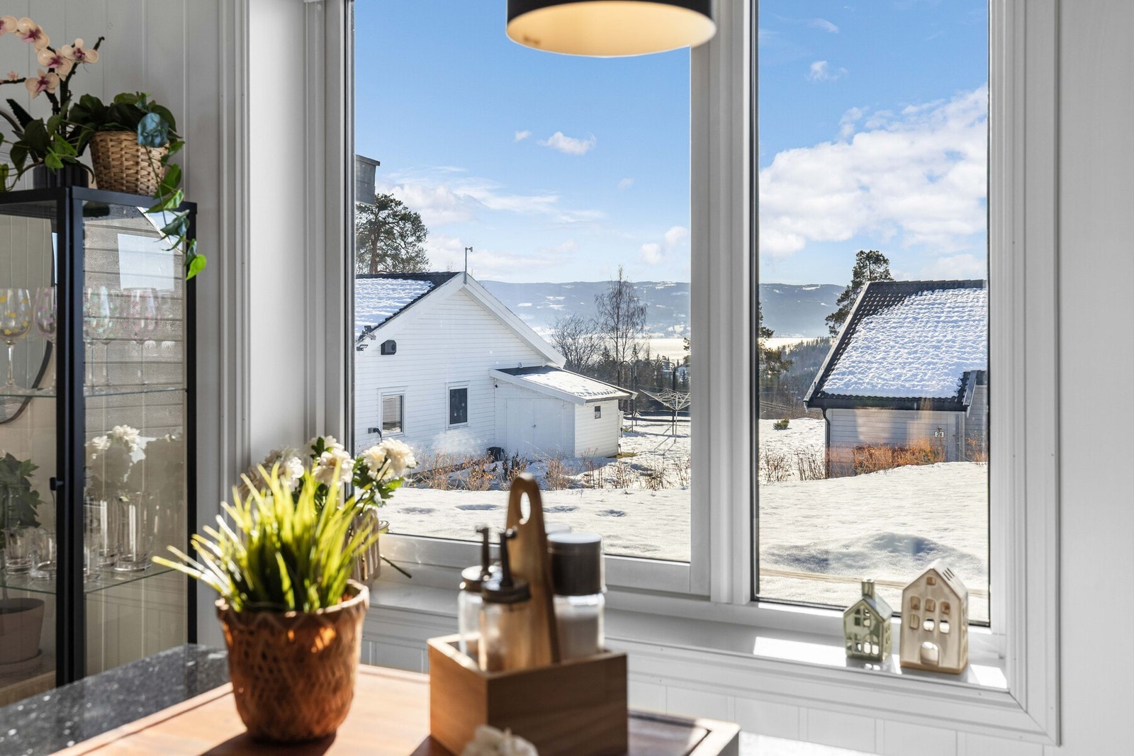 Fin utsikt fra stuevinduet. Galleribilde