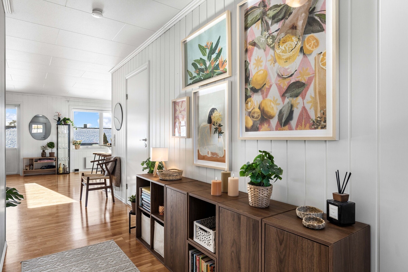 Det er i tillegg god plass til knagger, skohylle og annen oppbevaring. Galleribilde