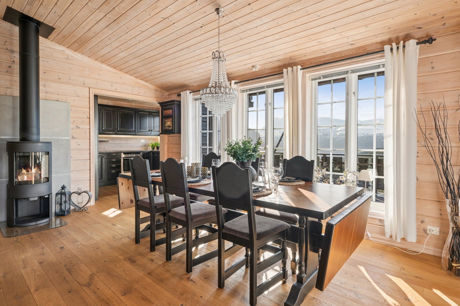 - Vi tar turen direkte inn i stuen - Galleribilde