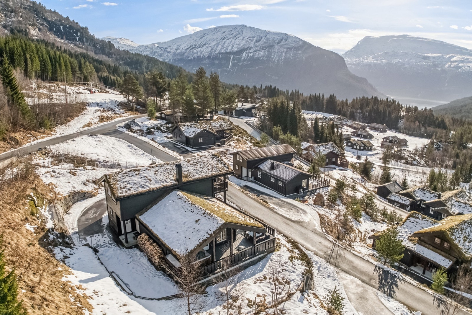 - Fritidsboligen ble oppført i 2009 og har en god standard med attraktiv beliggenhet - Galleribilde