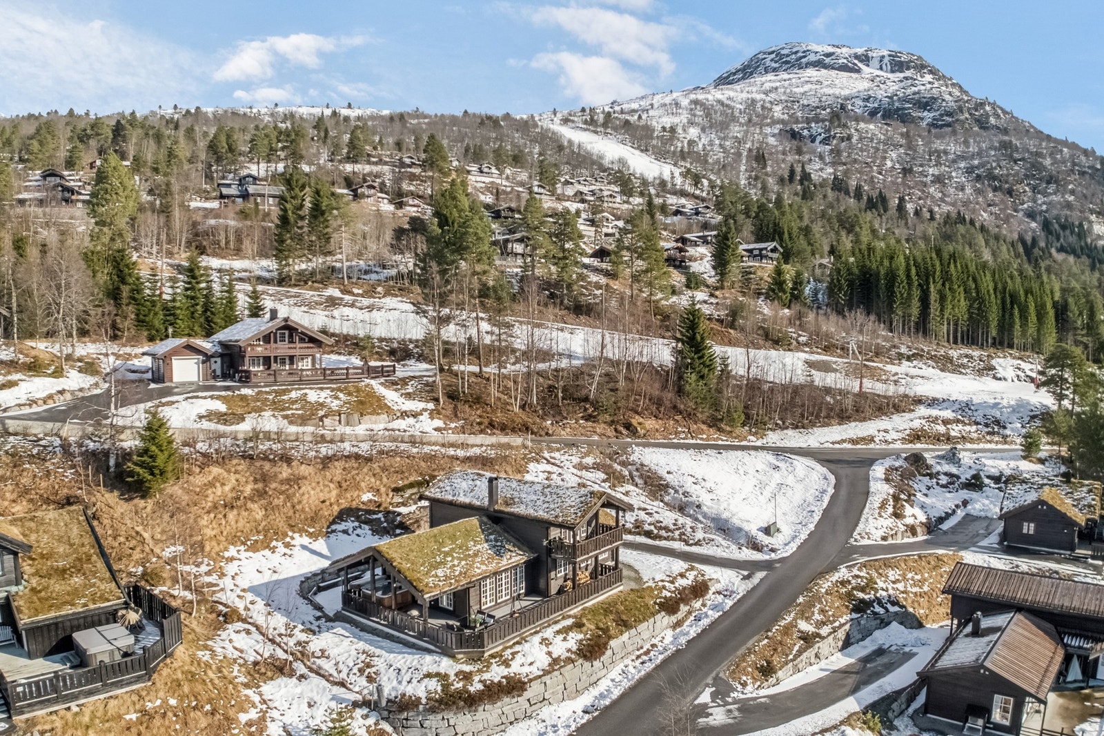- Eiendommen har en tomt på ca. 863 m² - Galleribilde