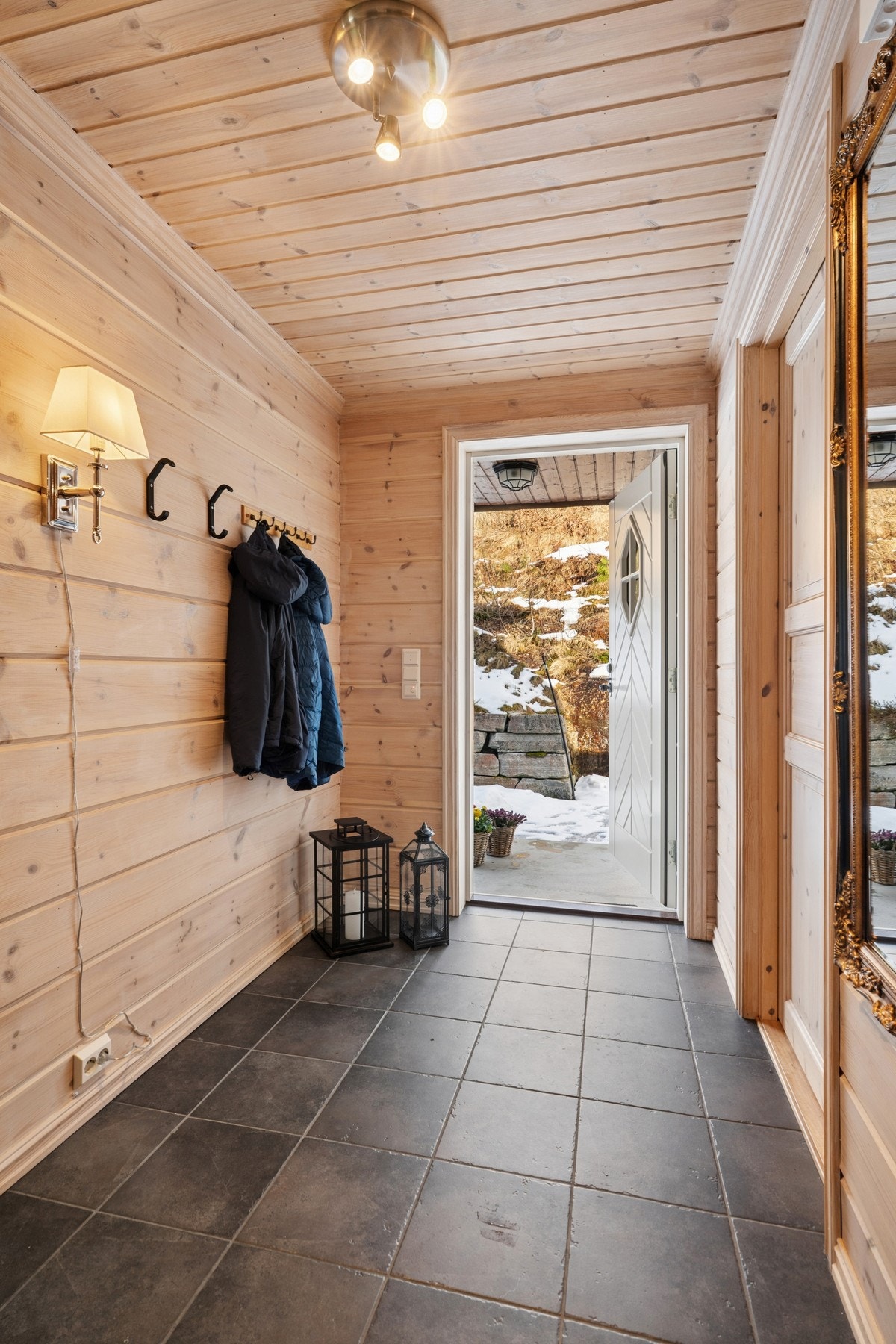 - Entré, velkommen inn! - Galleribilde