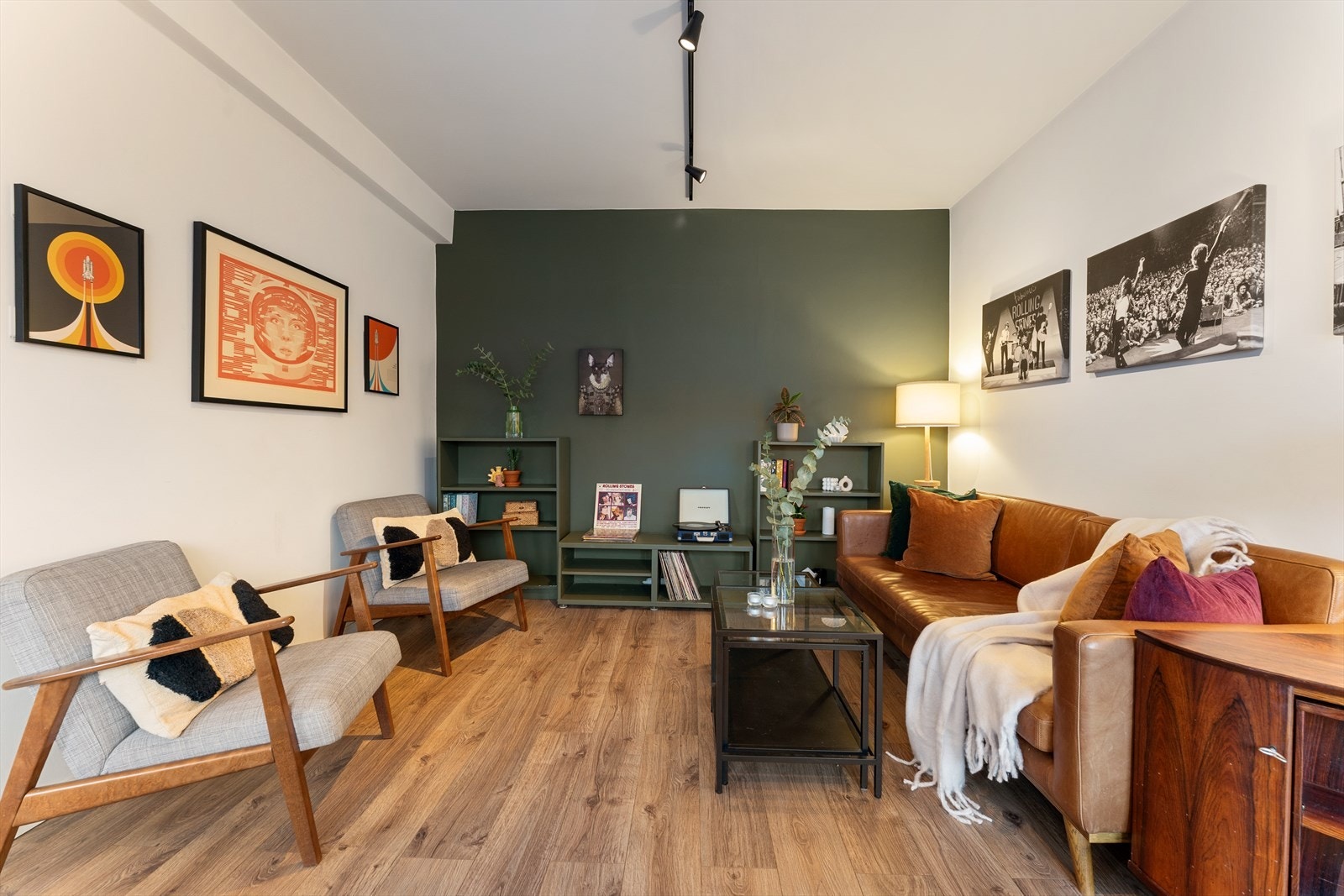 Himlingshøyden i stuen er målt til ca. 2,66 meter, som gir en god romfølelse. Galleribilde