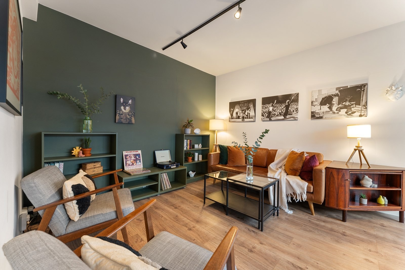 Planløsningen gir god plass til både spisegruppe og sofagruppe. Galleribilde