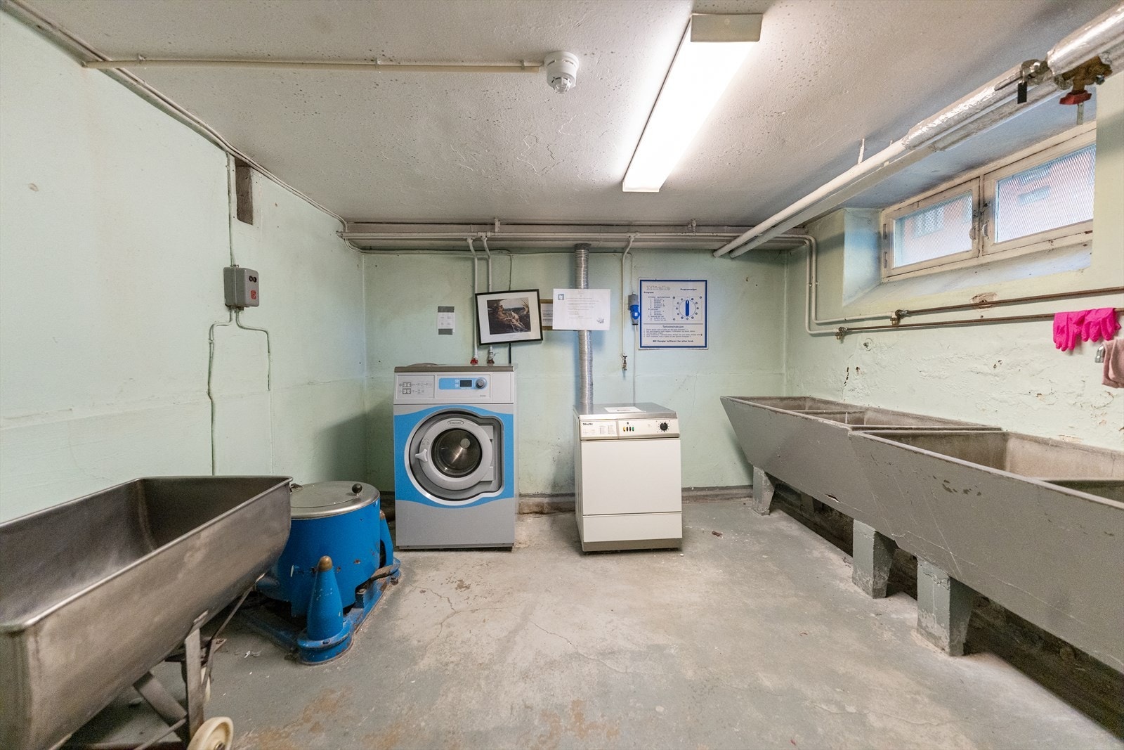 Felles vaskekjeller. Galleribilde