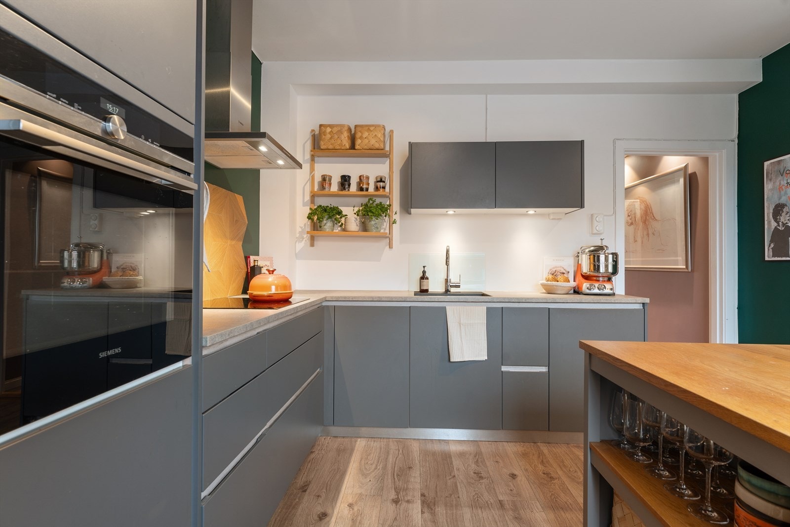 Fullintegrerte og sømløst kjøkken i god kvalitet. Galleribilde