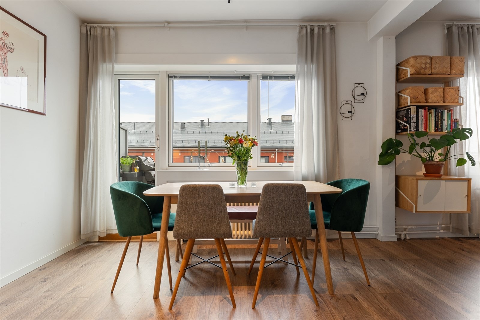 TV/internett, oppvarming og varmtvann inkl. i felleskostnadene. Galleribilde