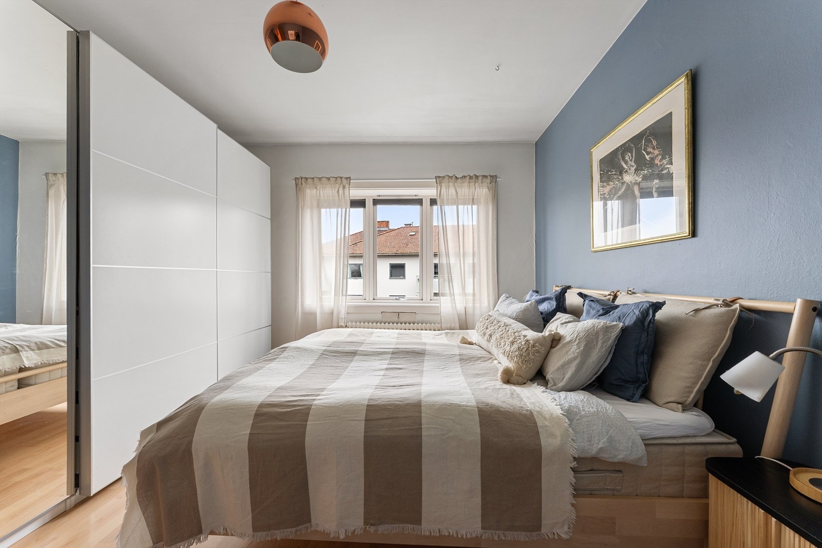 Godt med naturlig lys inn i rommet. Galleribilde