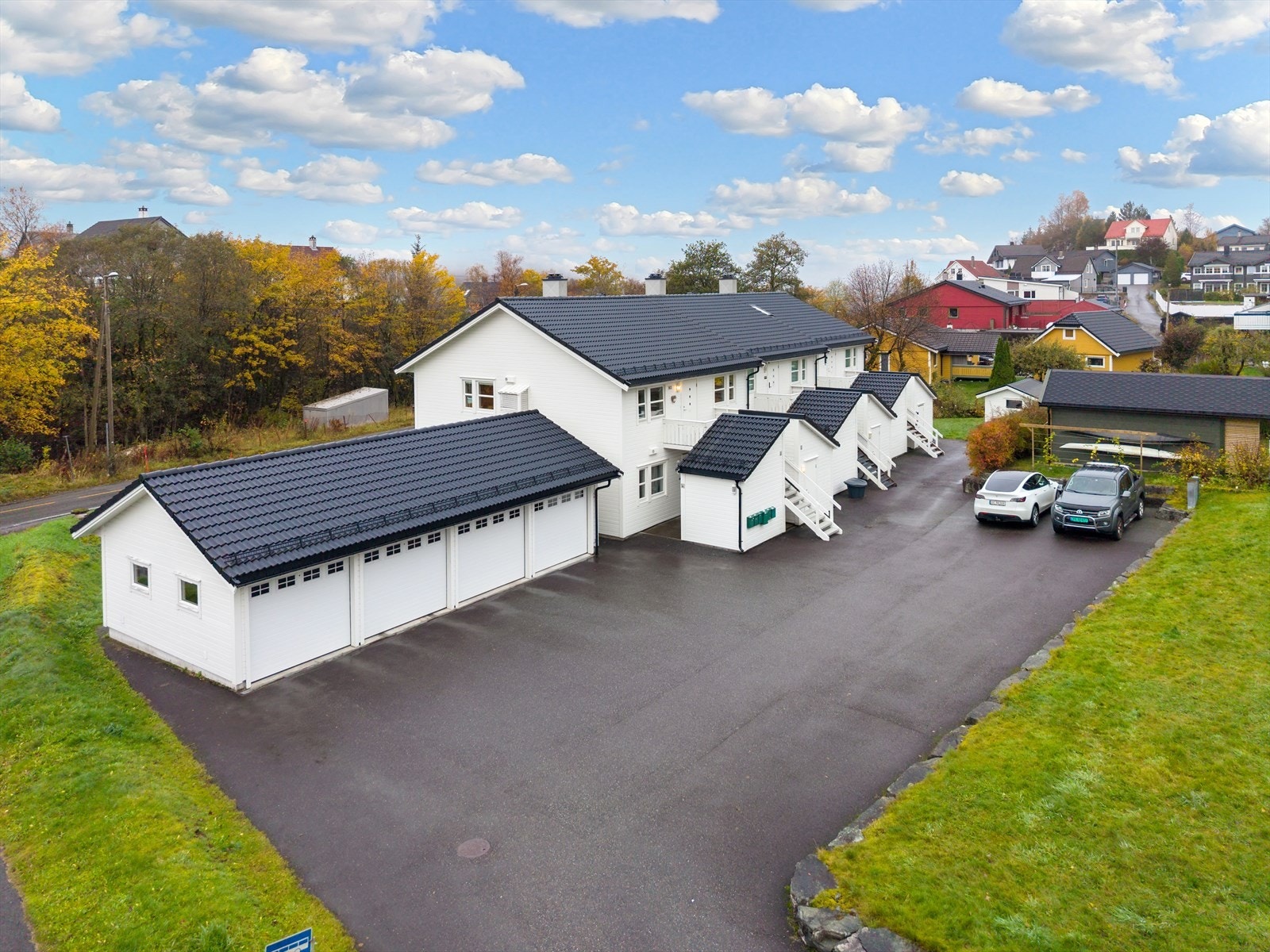 Velholdt og pent boligsameie, sentralt på Arnatveit - Egen garasje i rekke medfølger Galleribilde