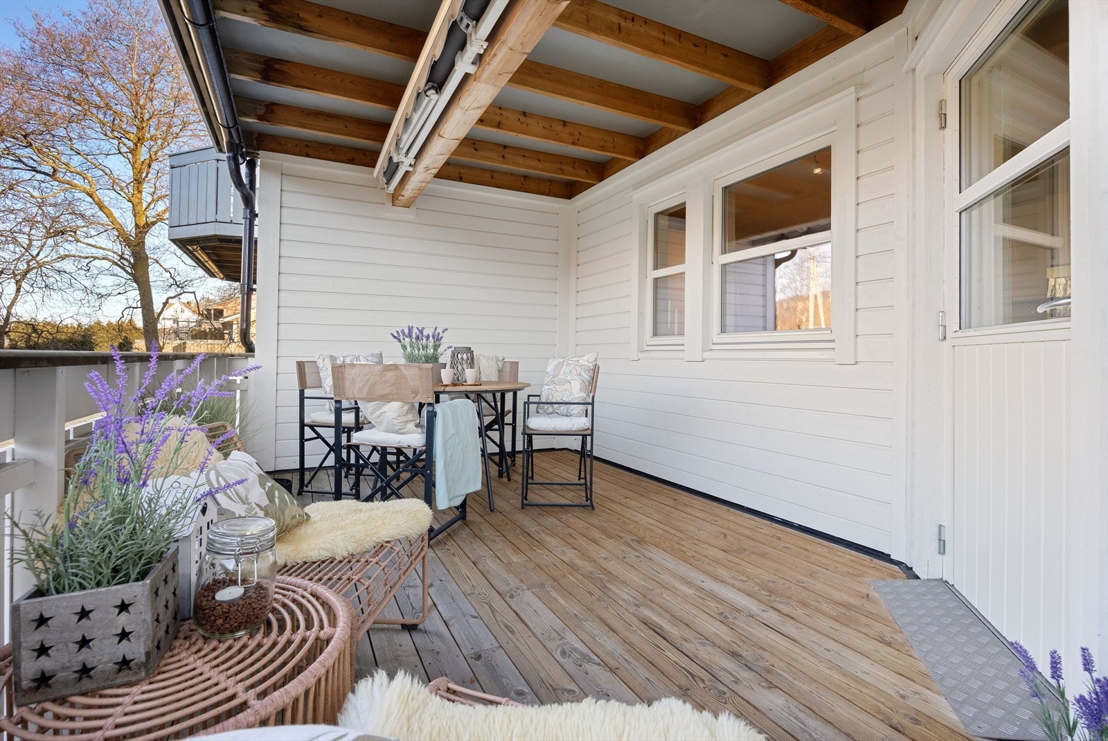 Fin egen uteplass under tak - Automatisk markise medfølger Galleribilde