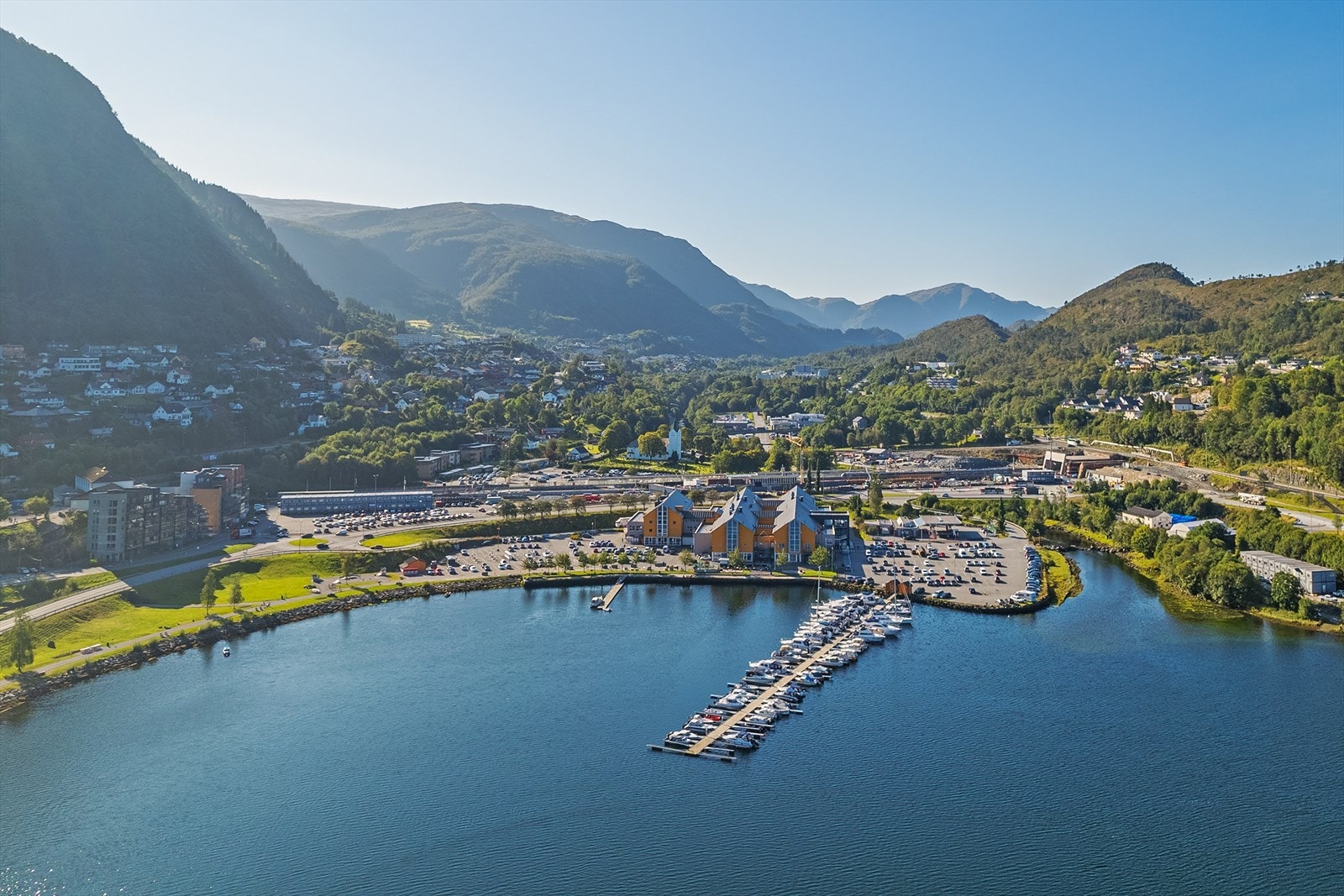 Nærområdet - Kort vei til sentrale deler av Arna, med bl.a. Øyrane Torg og Arna Jernbanestasjon Galleribilde