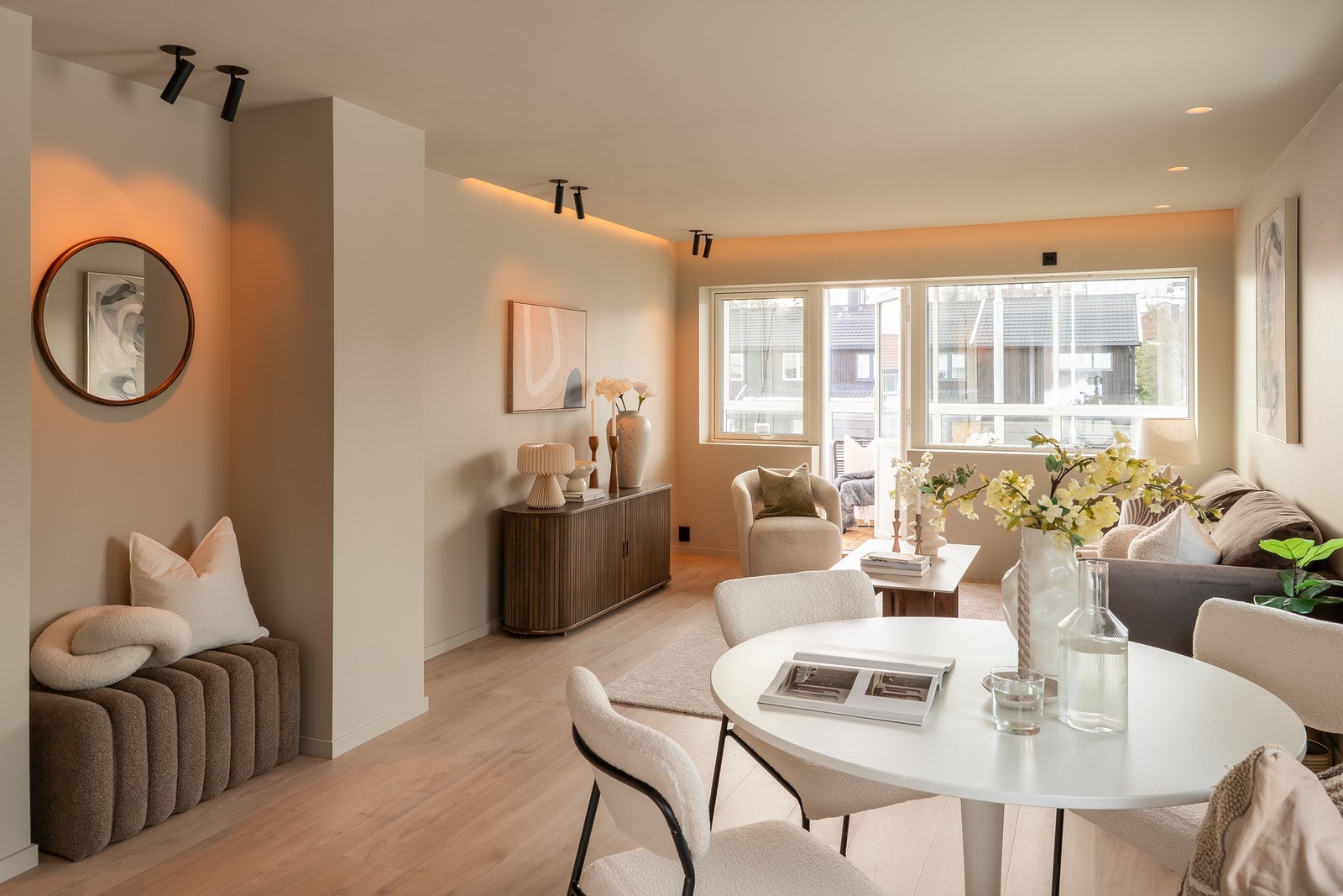 Kabel-TV og internett er inkludert i fellesutgiftene. Det samme er kommunale avgifter / eiendomsskatt. Galleribilde