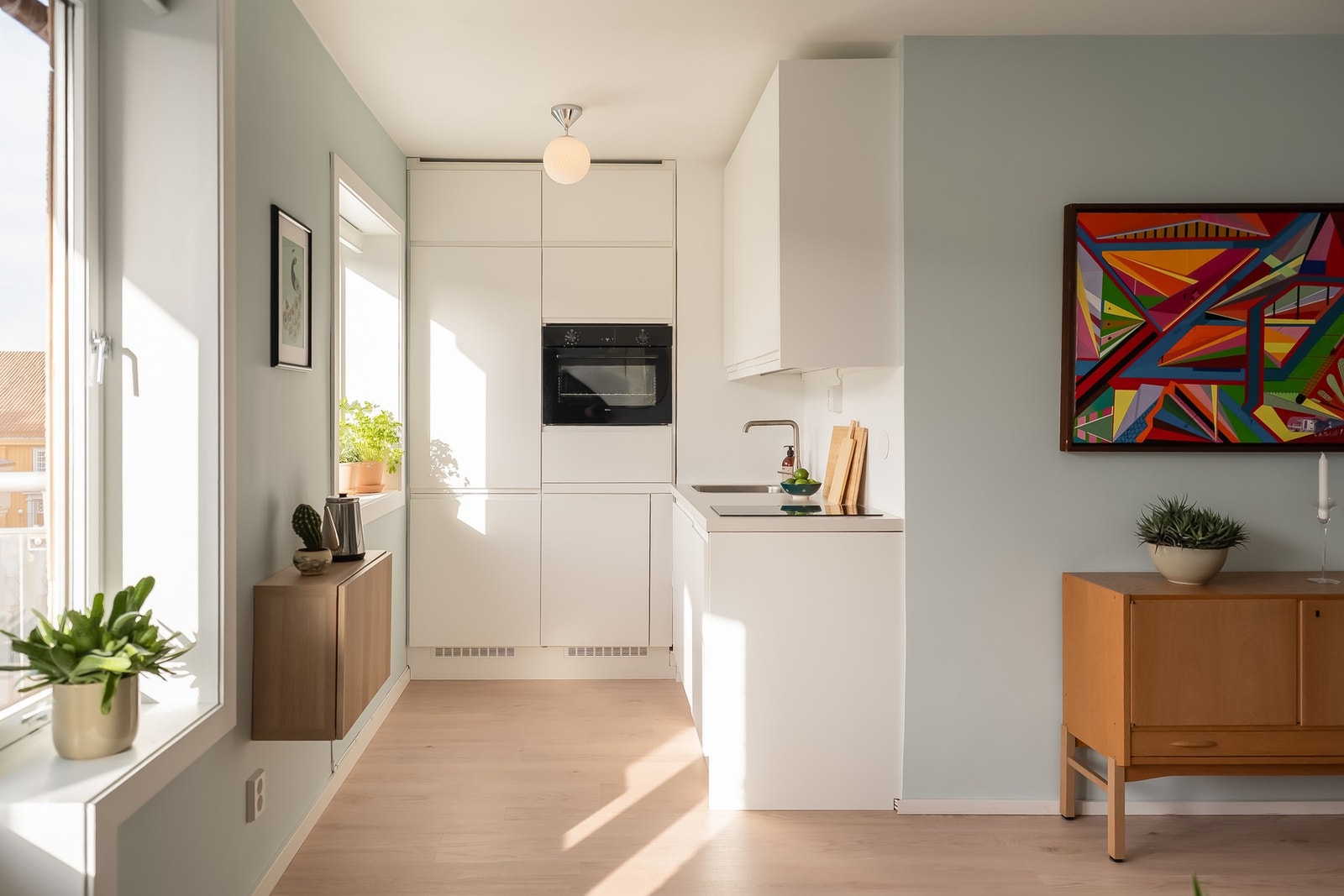 Kjøkkenet fremstår som tidsriktig og moderne og er pusset opp i 2025. Galleribilde