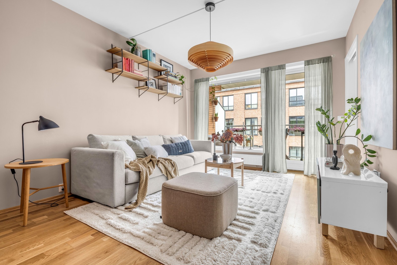 Den velfungerende avlange planløsningen gir gode og enkle løsninger for møblering Galleribilde