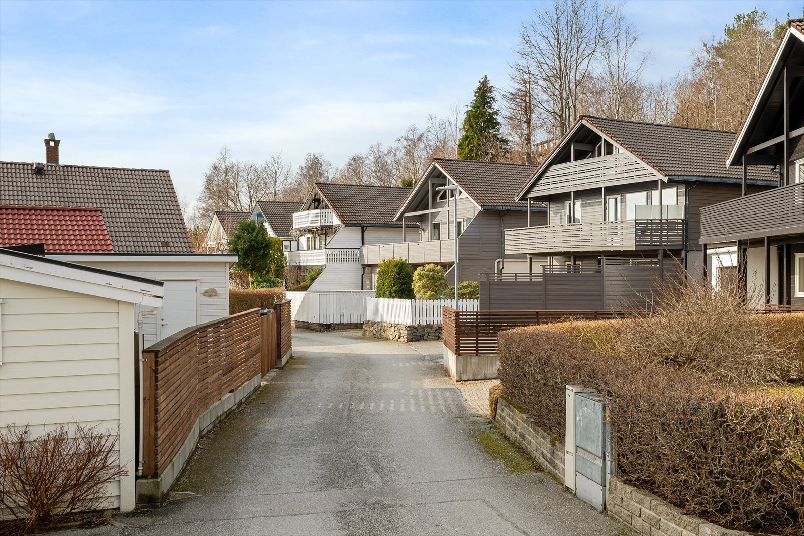 Kanakkamyrbeien 10 ligger i et svært barnevennlig og trygt område på Maudland, med kort vei til både skole, barnehager og flotte naturområder. Galleribilde