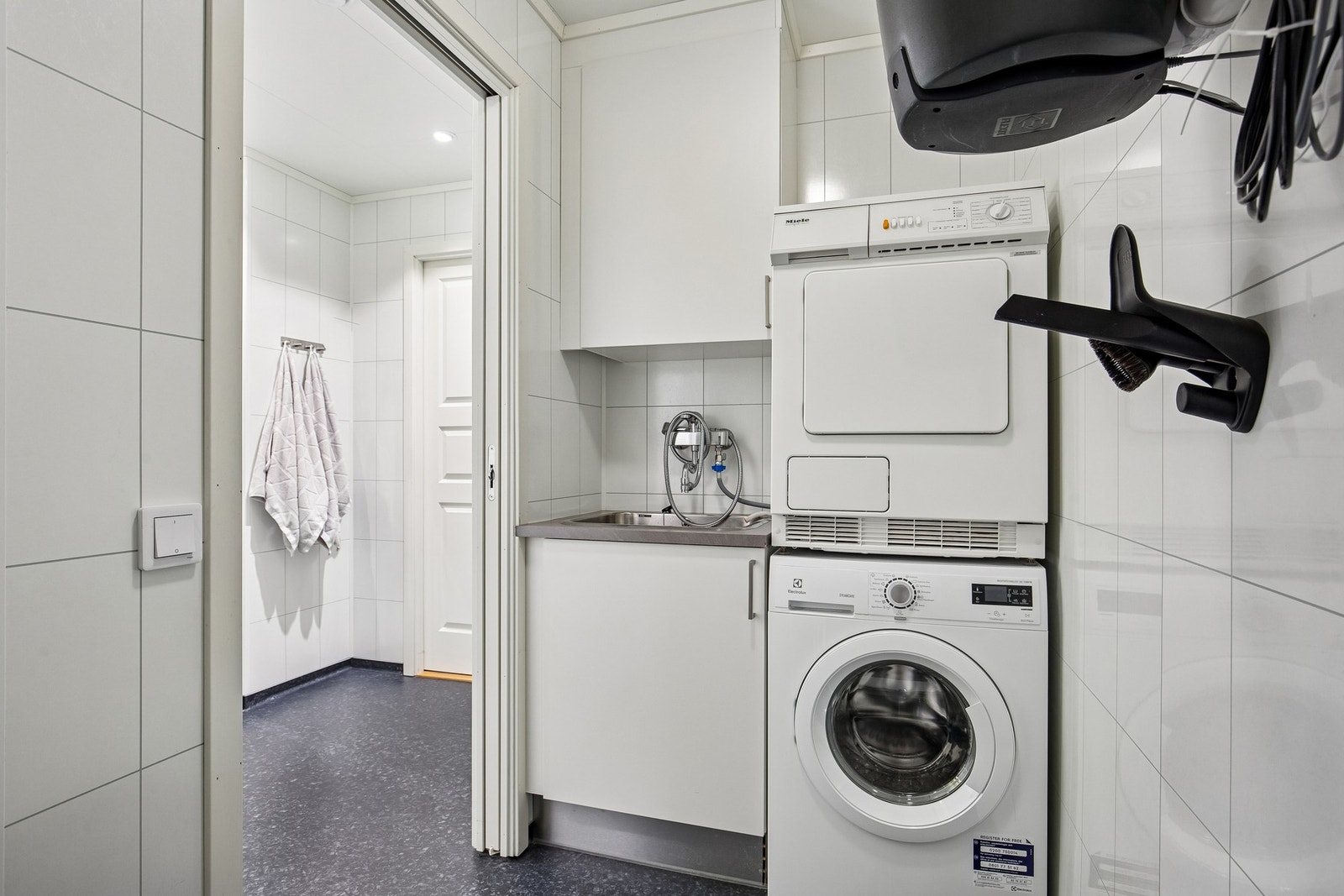 Vaskerom/ bod Galleribilde