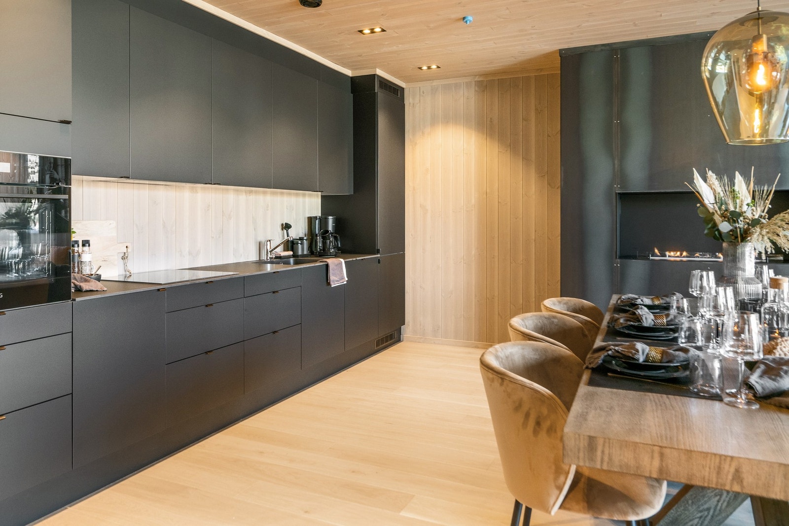 Kjøkkenet med moderne og smakfull innredning. Galleribilde