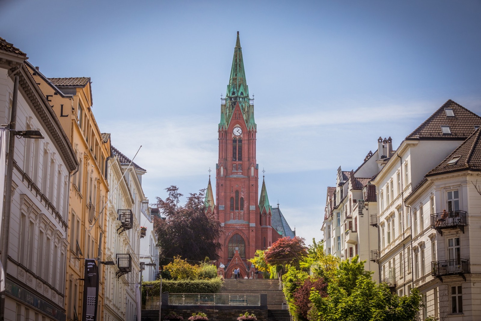 Å bo midt i Bergen sentrum gir deg et levende byliv rett utenfor døren. Her har du alt innen rekkevidde - kultur, restauranter, shopping, konserter, festivaler og møteplasser. Galleribilde