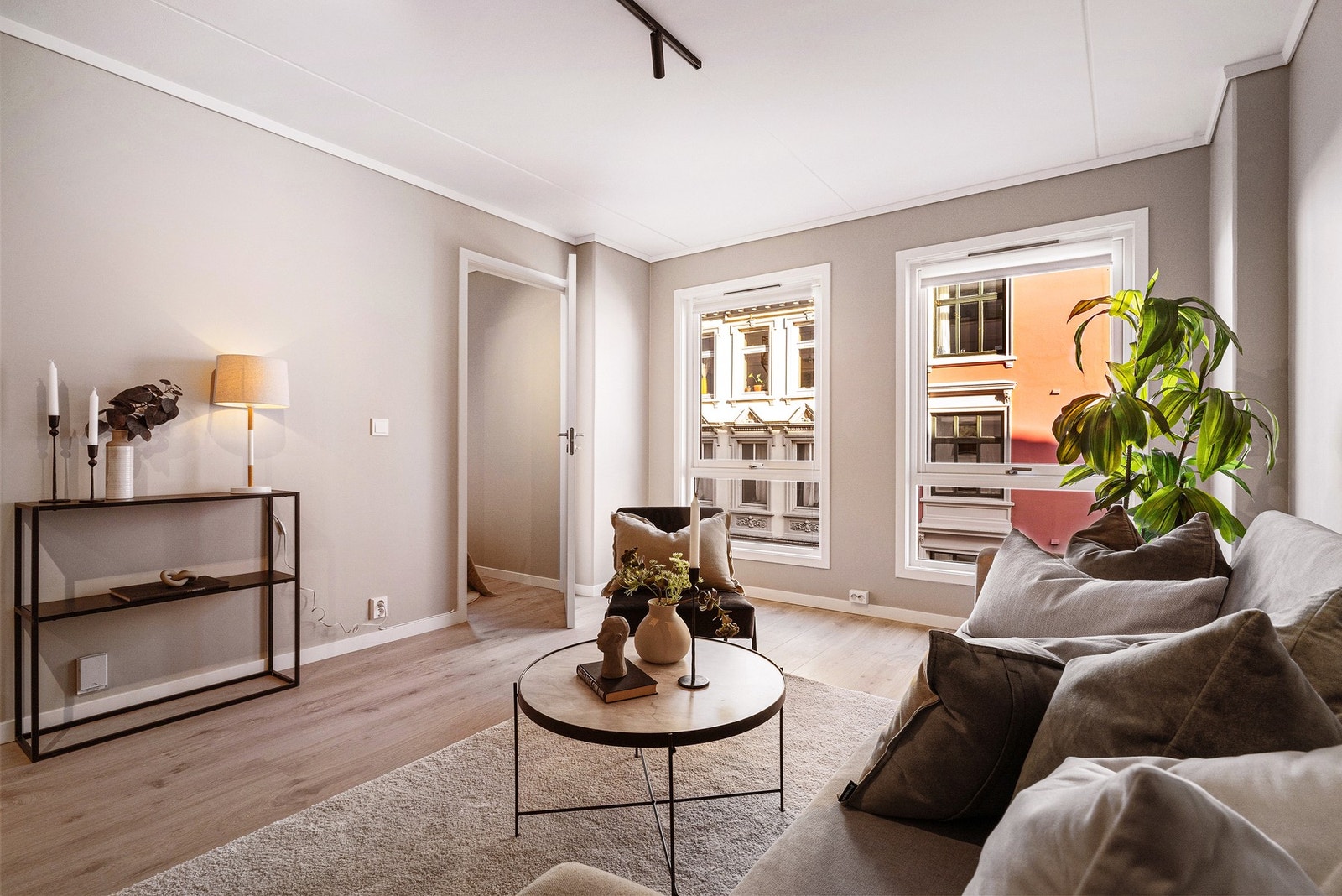 Koselig sone for avslapning eller gjester i en arealeffektiv leilighet Galleribilde