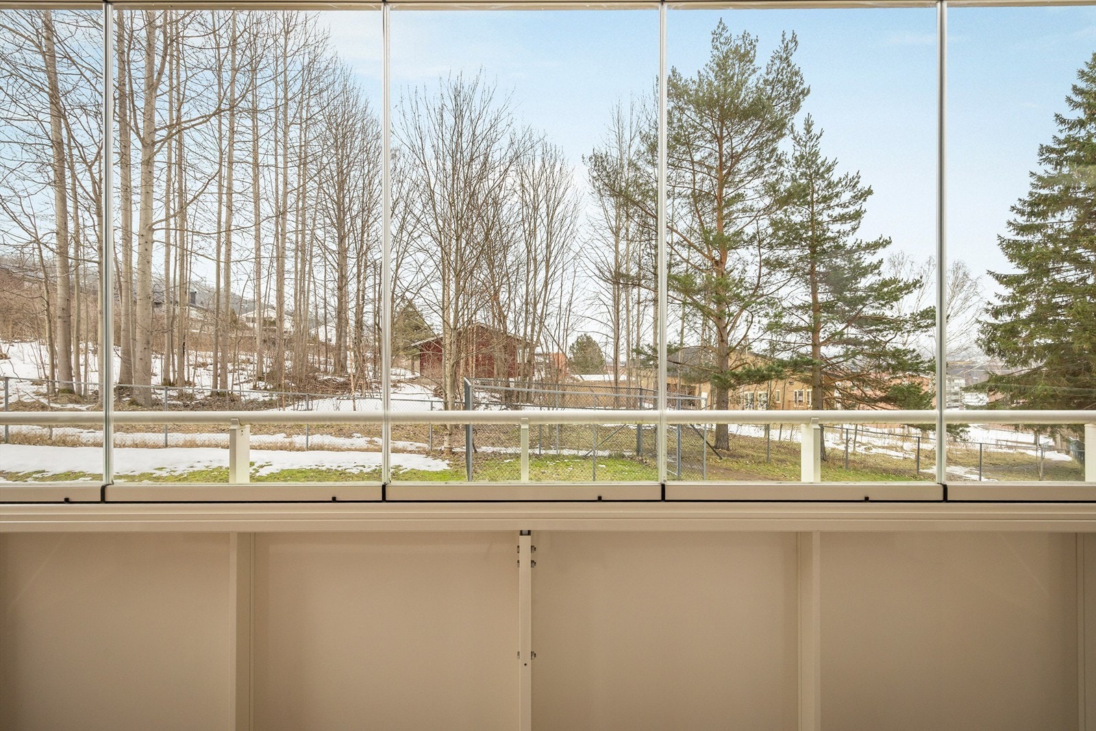 Nærområdet byr på flotte tur- og friluftsmuligheter i marka, både sommer og vinter. Galleribilde