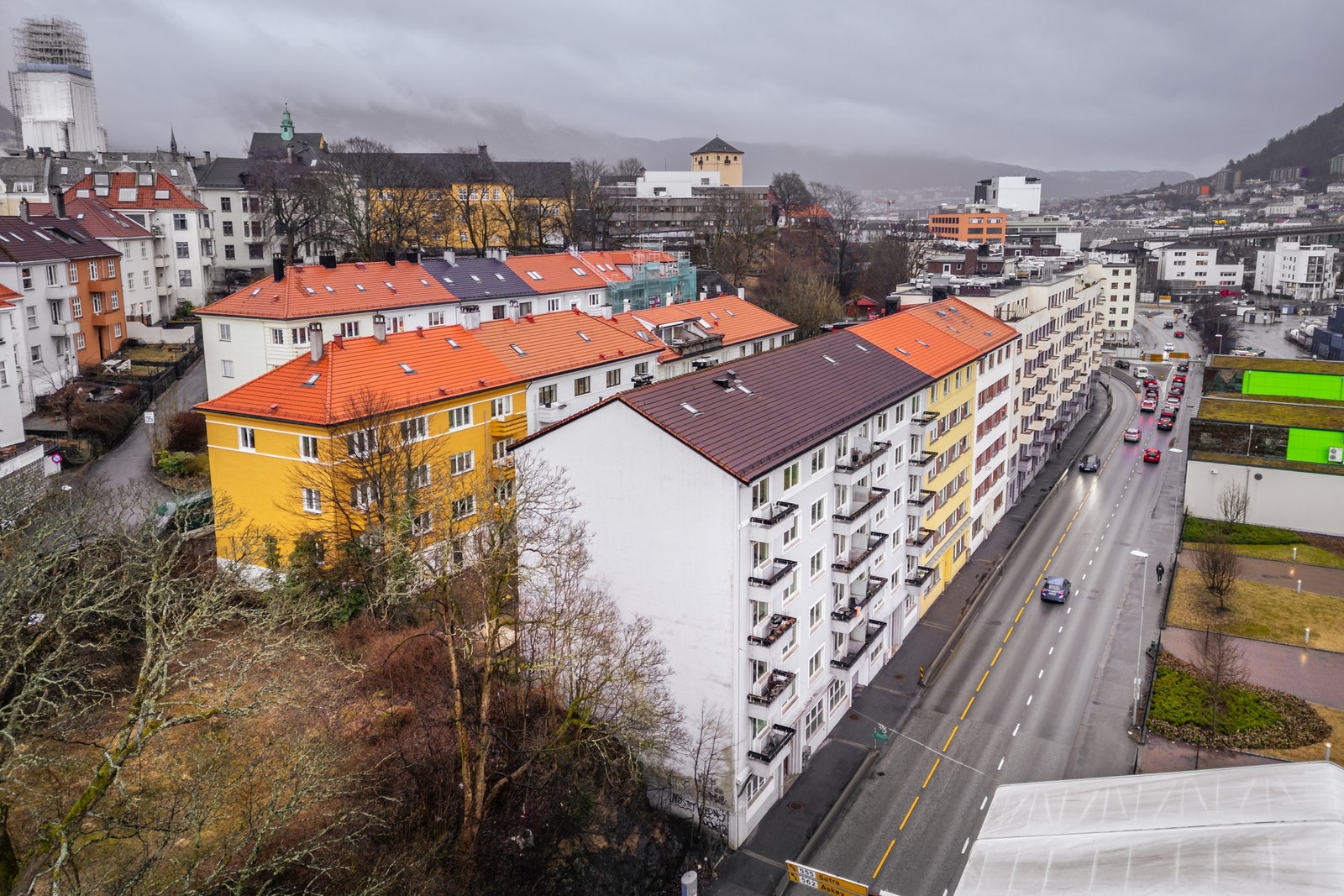 - Fra Torborg Nedreaas' gate er det kun 5 minutter å gå til Møhlenpris holdeplass, med hele 35 ulike linjer som gir svært god tilgang til kollektivtransport - Galleribilde