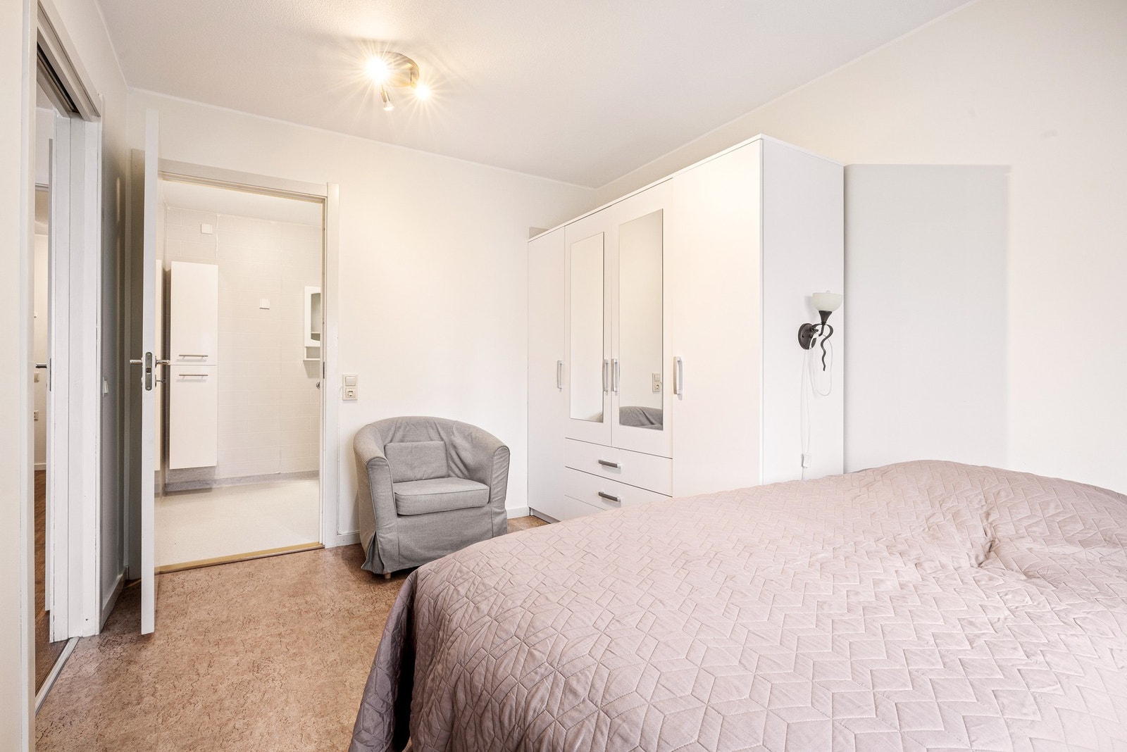 Soverommet har og direkte adkomst til badet Galleribilde