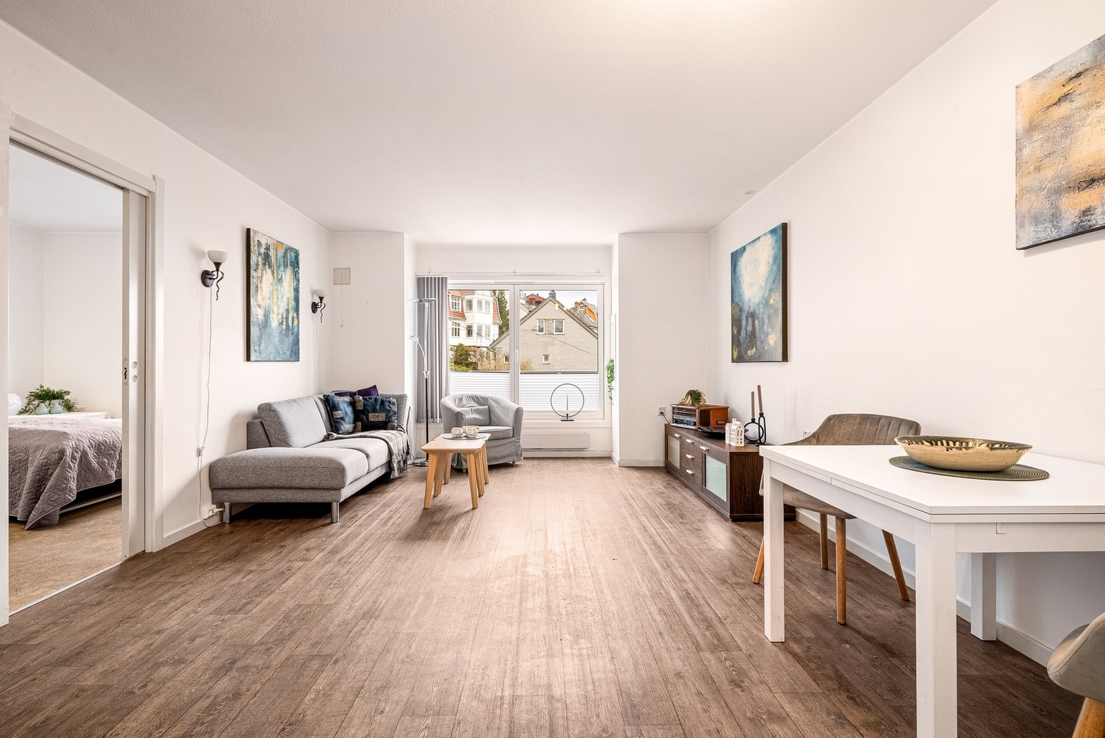 Lys og romslig stue på 21,6 m² Galleribilde